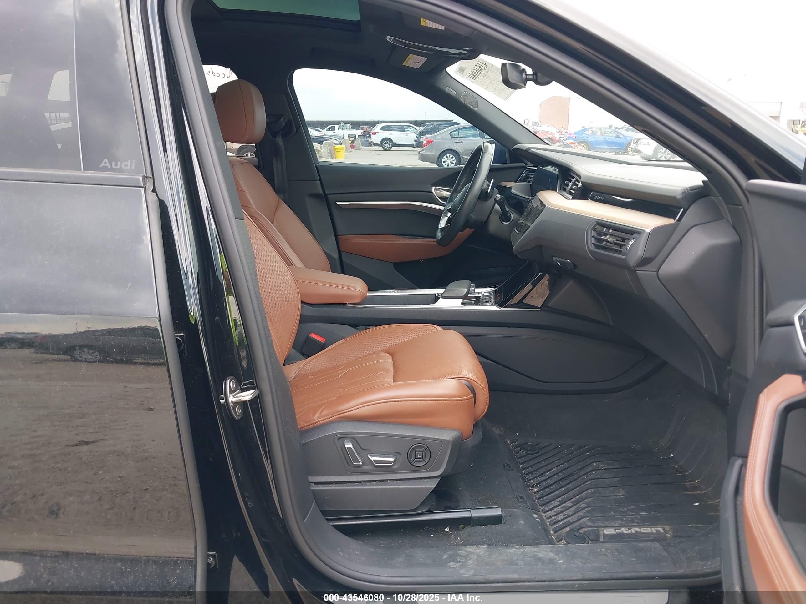 AUDI Q8 image 5