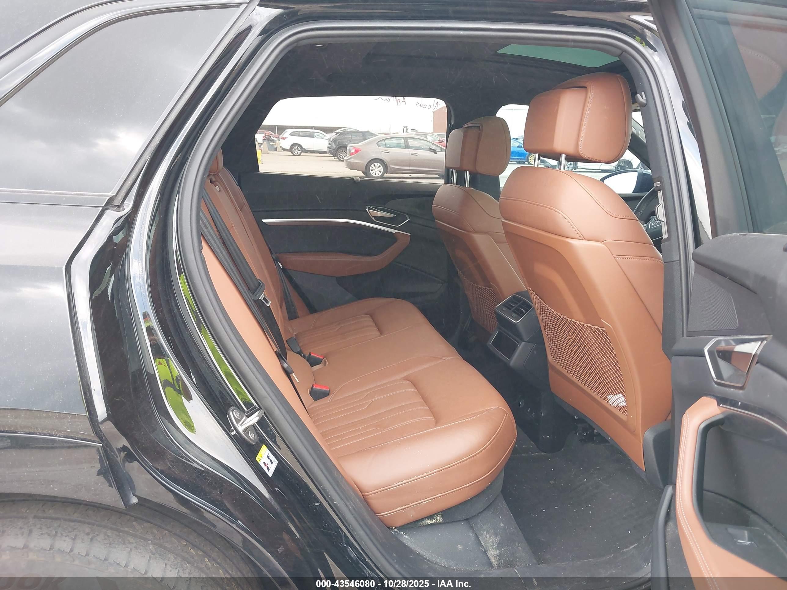 AUDI Q8 image 8