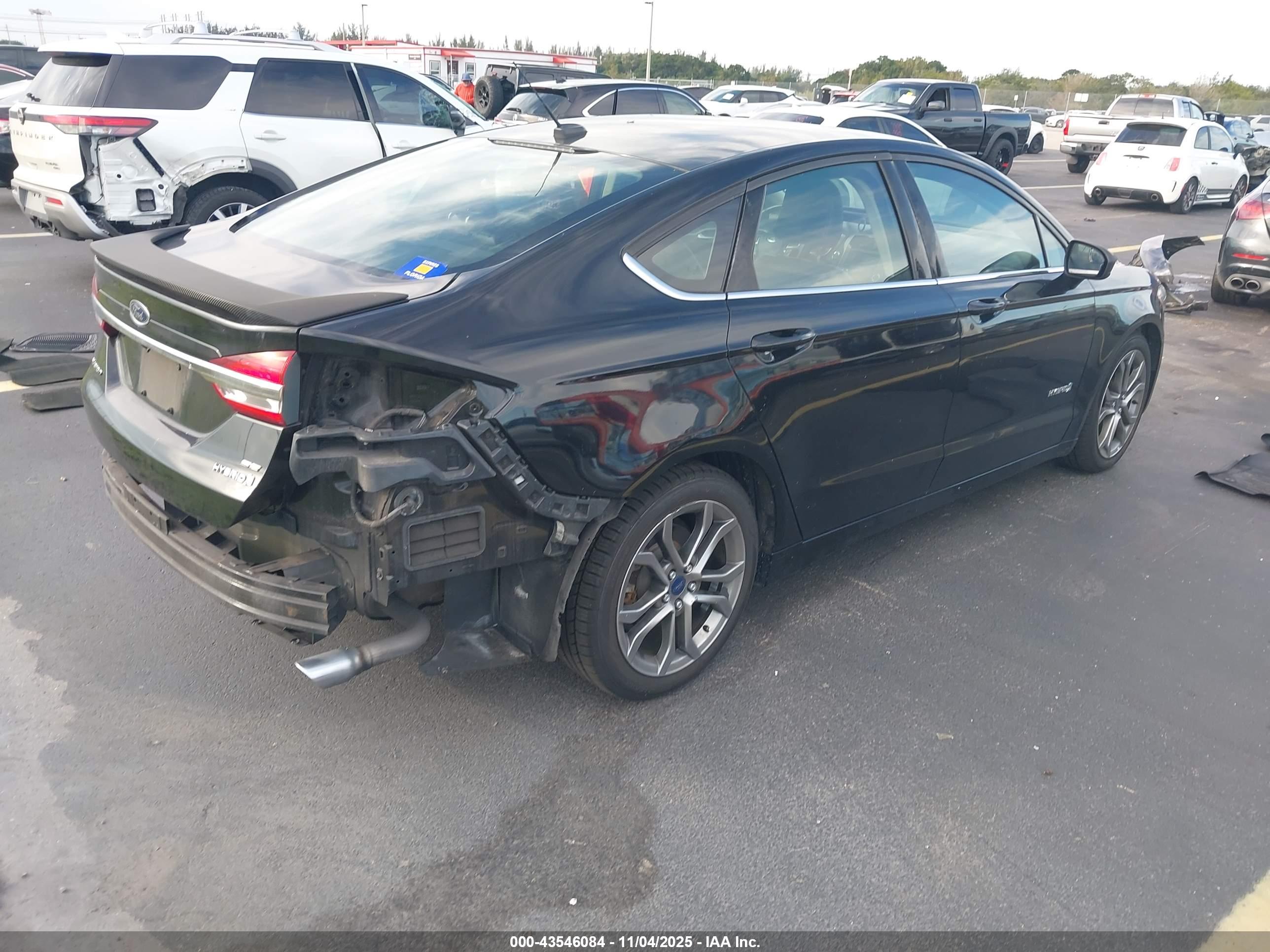 FORD FUSION image 4