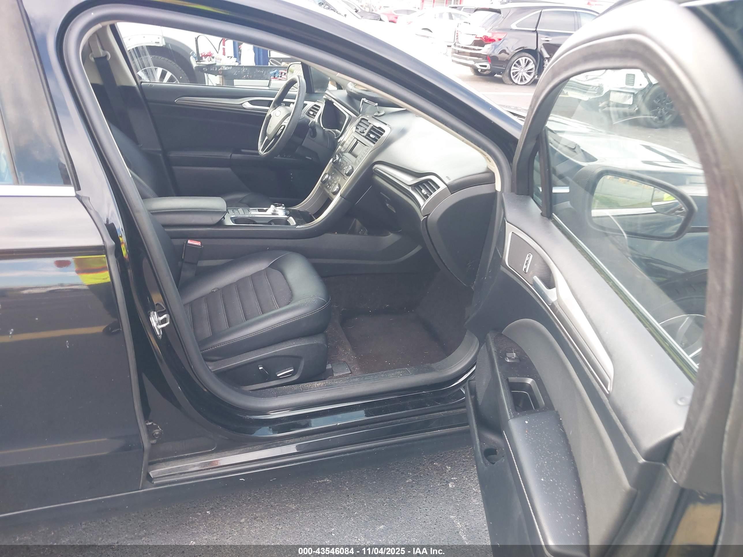 FORD FUSION image 5