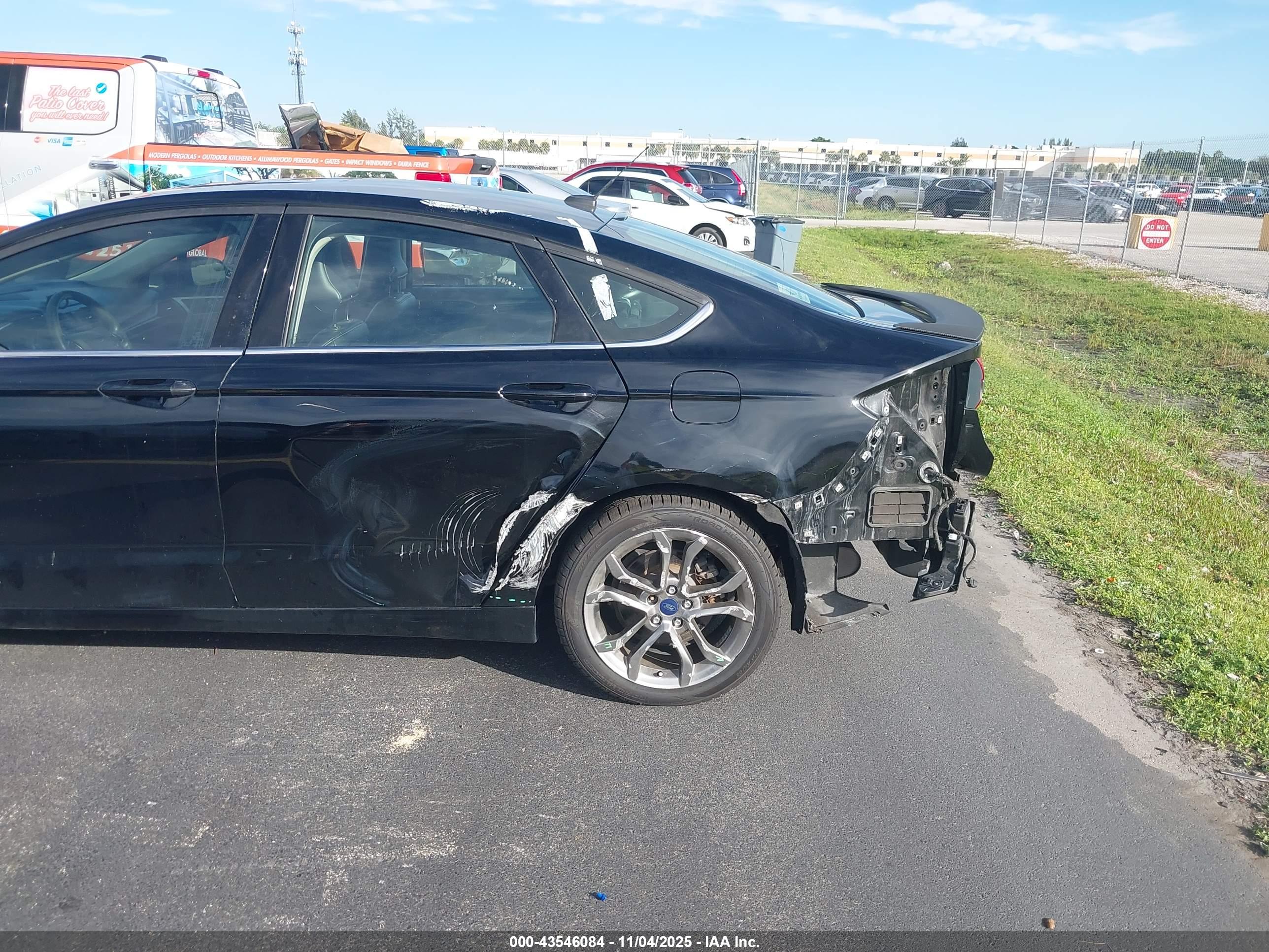 FORD FUSION image 6