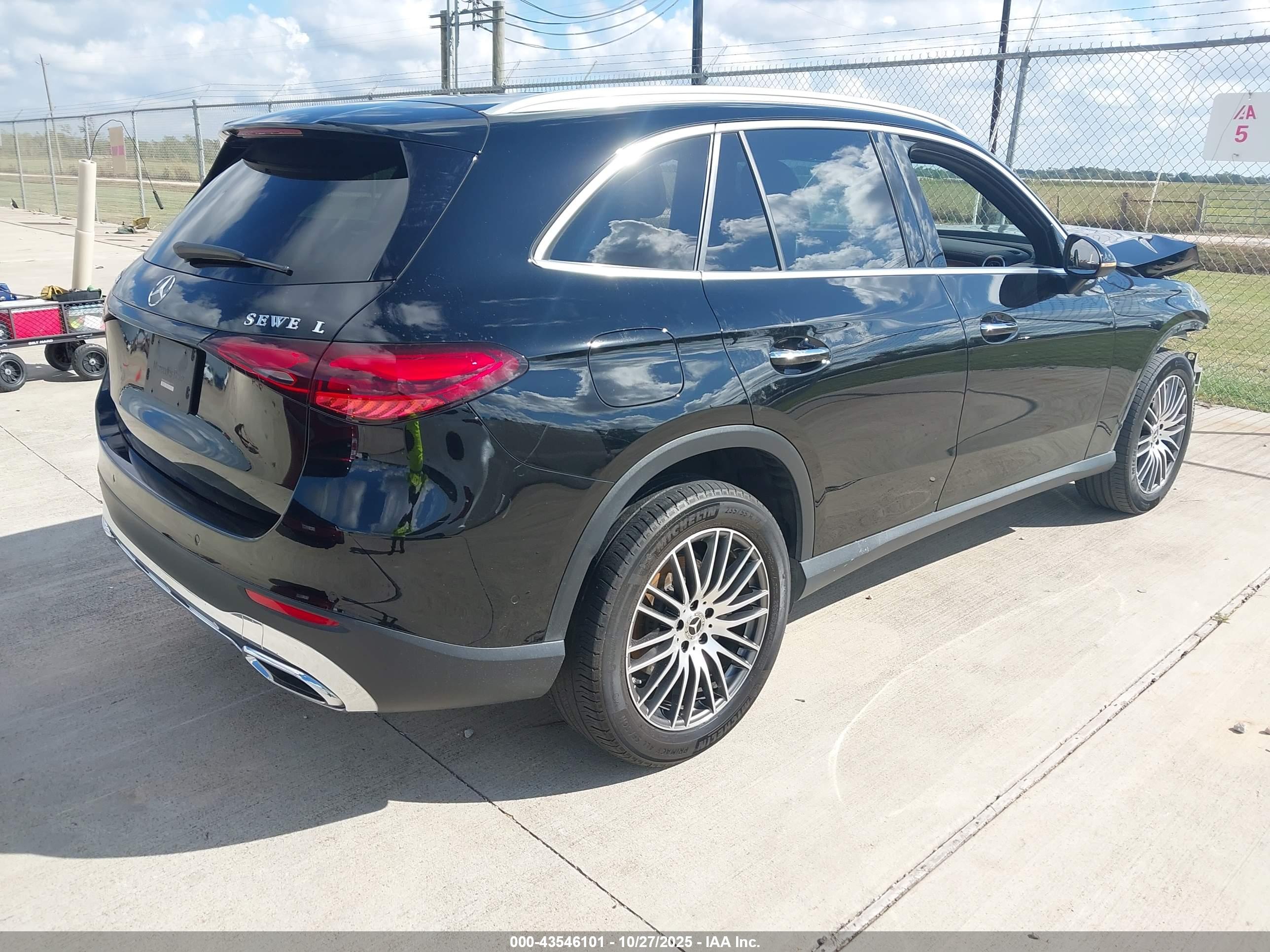 MERCEDES-BENZ GLC image 4