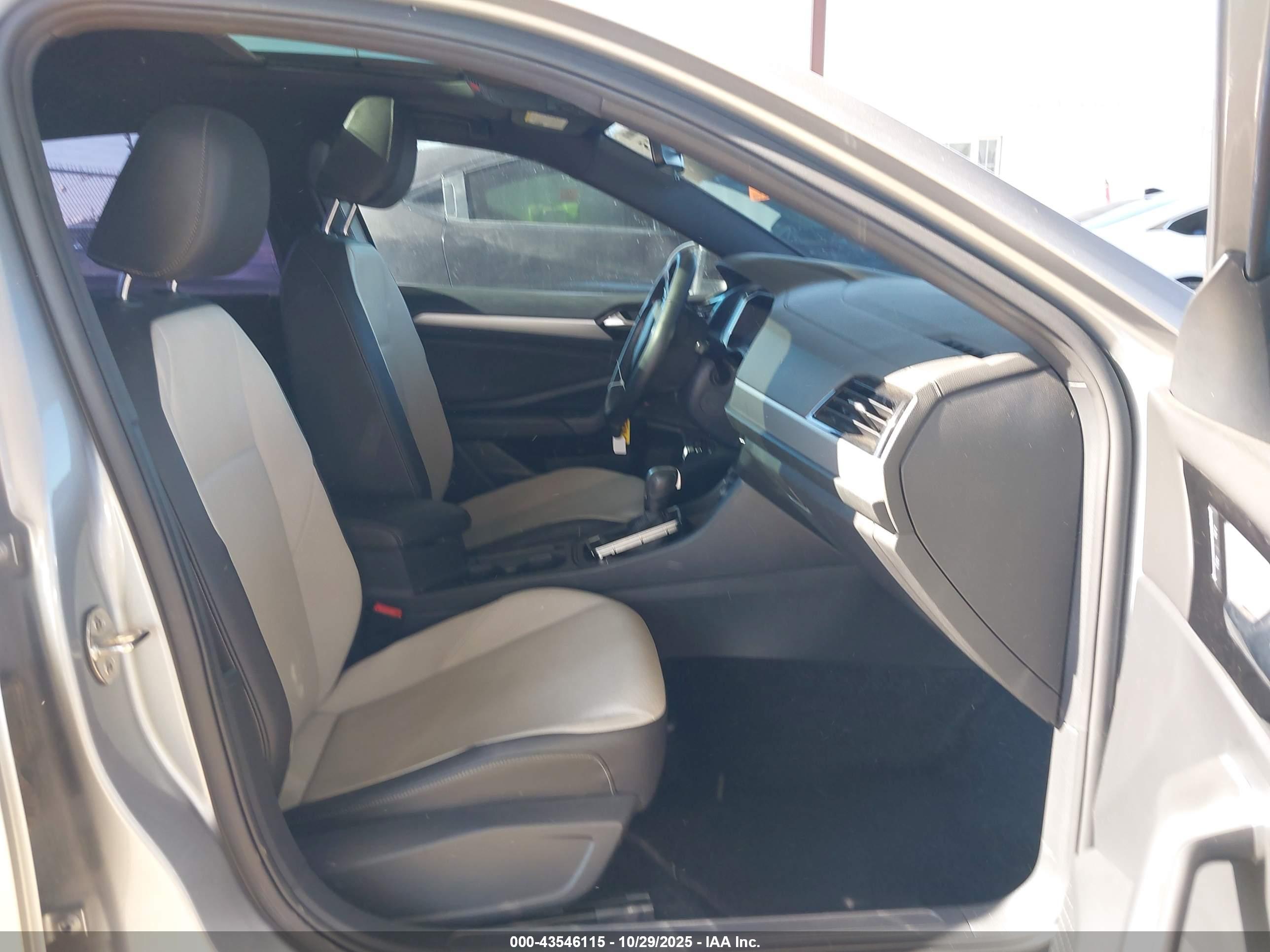 VOLKSWAGEN JETTA image 5