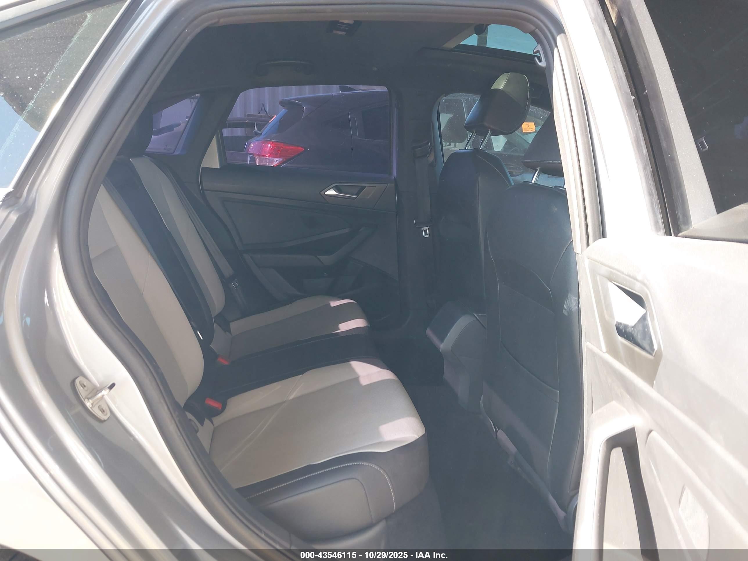 VOLKSWAGEN JETTA image 8
