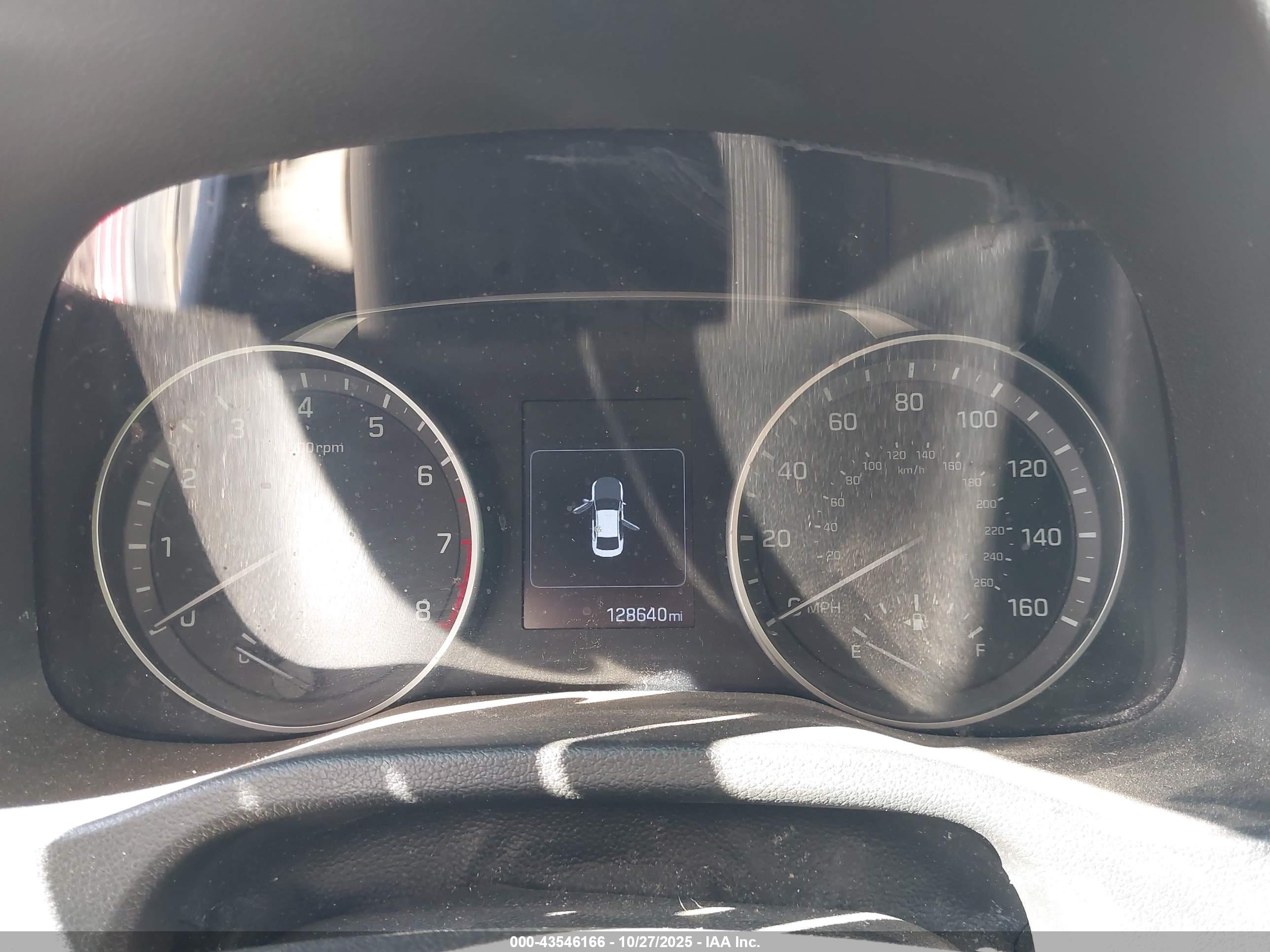 HYUNDAI ELANTRA image 7
