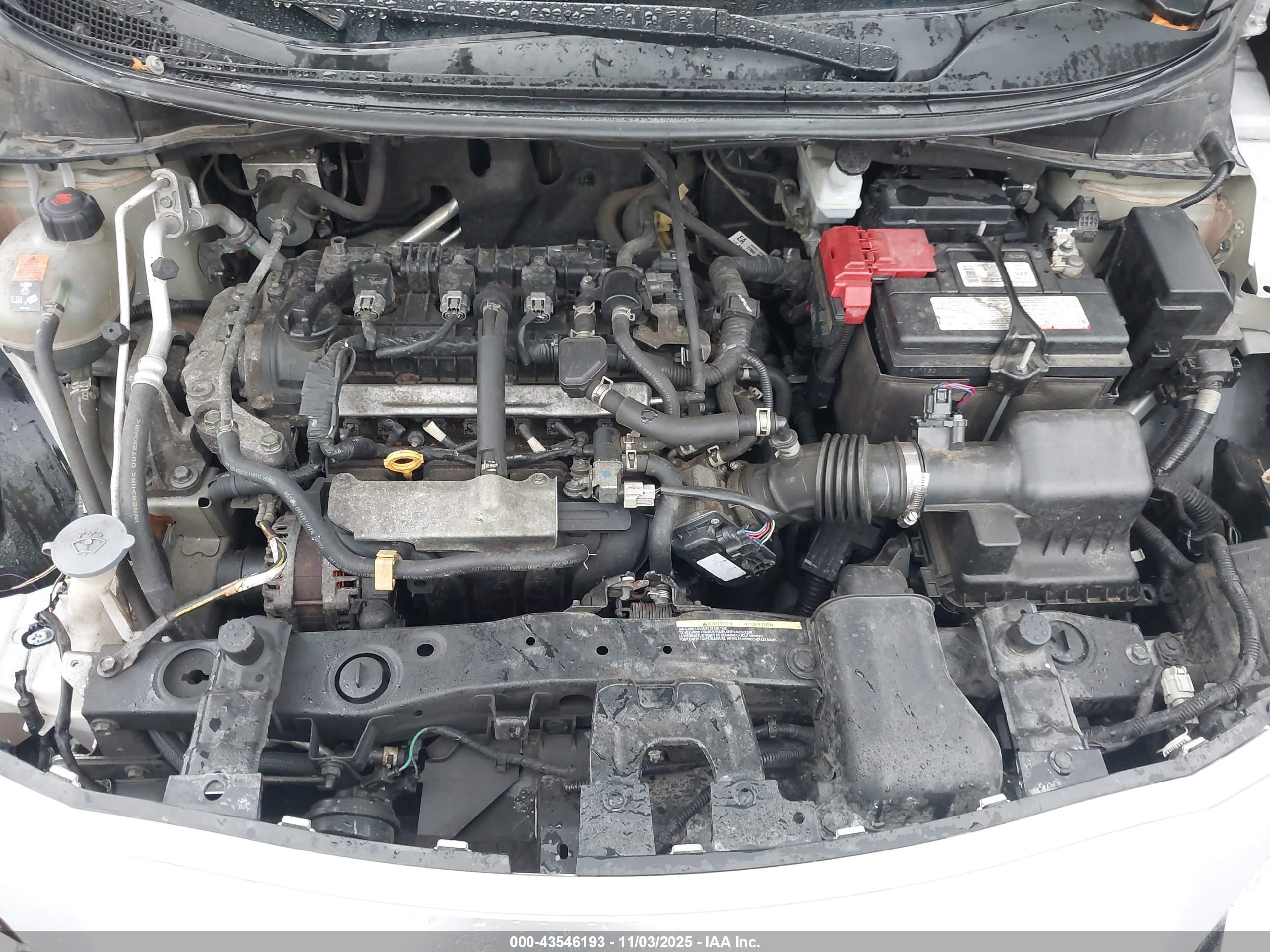 NISSAN VERSA image 10
