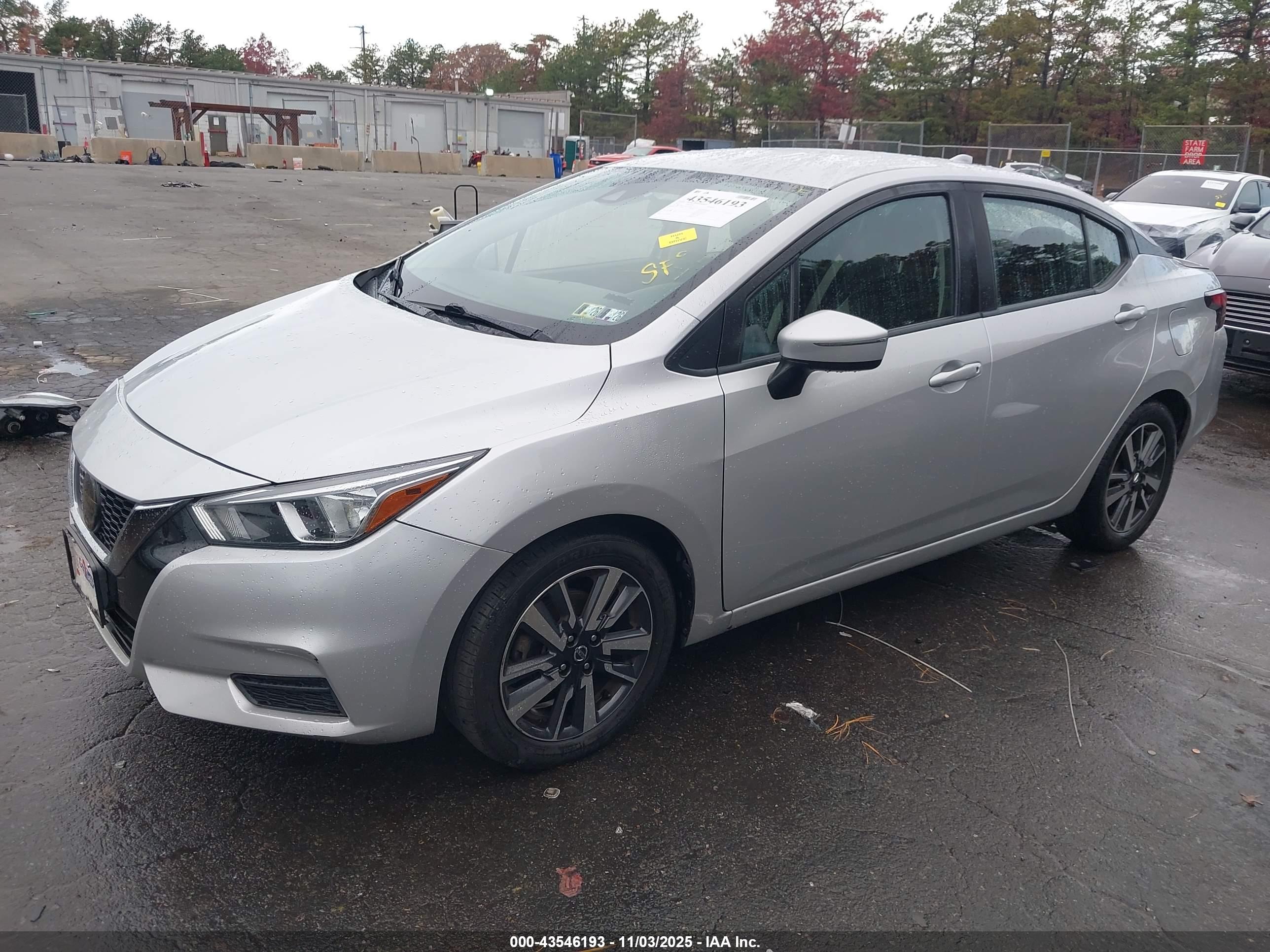 NISSAN VERSA image 2