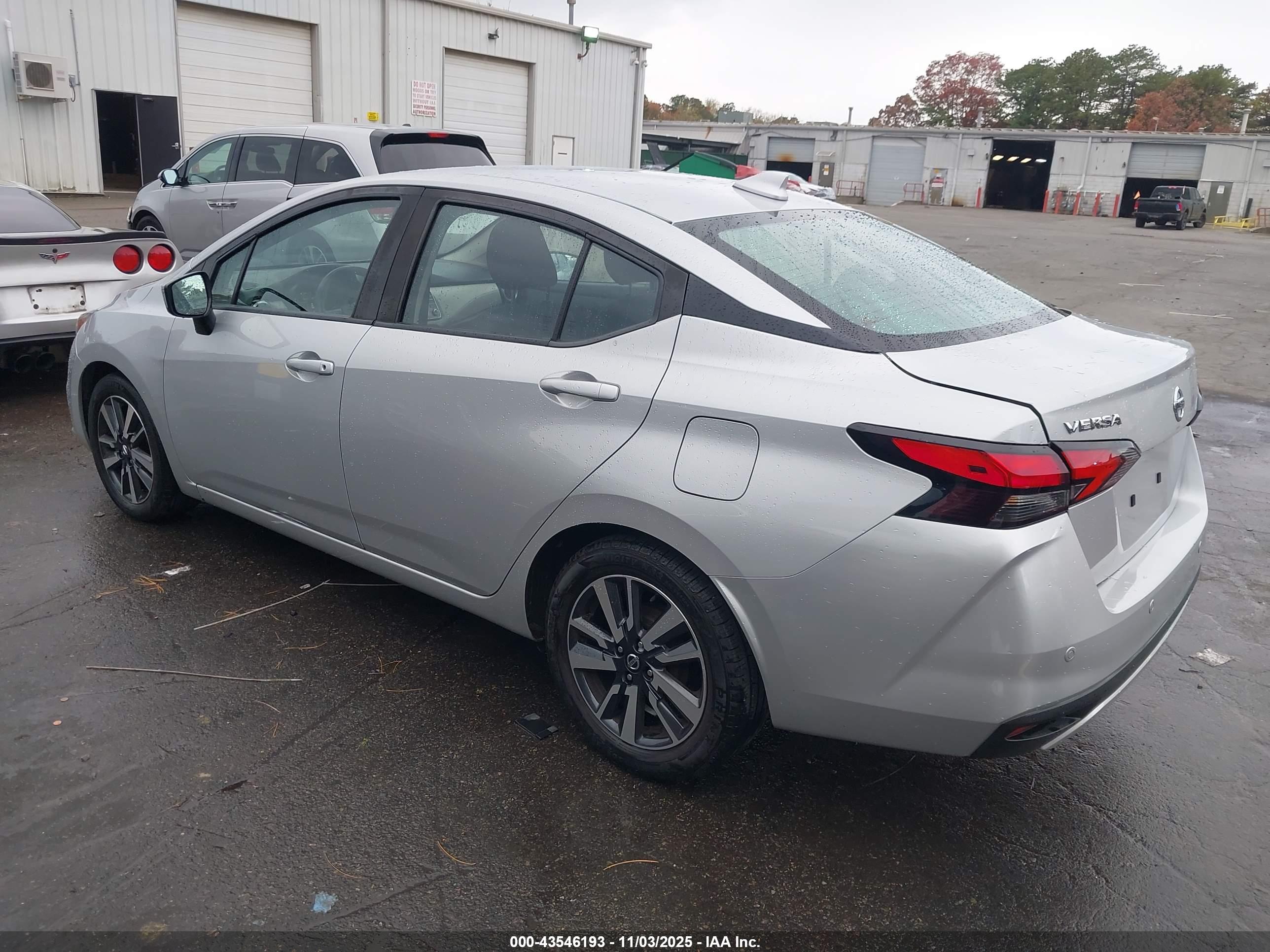 NISSAN VERSA image 3