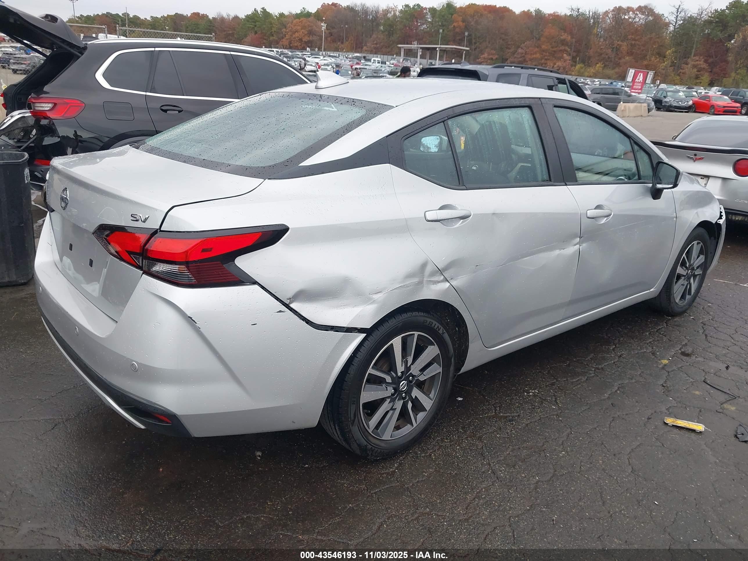 NISSAN VERSA image 4
