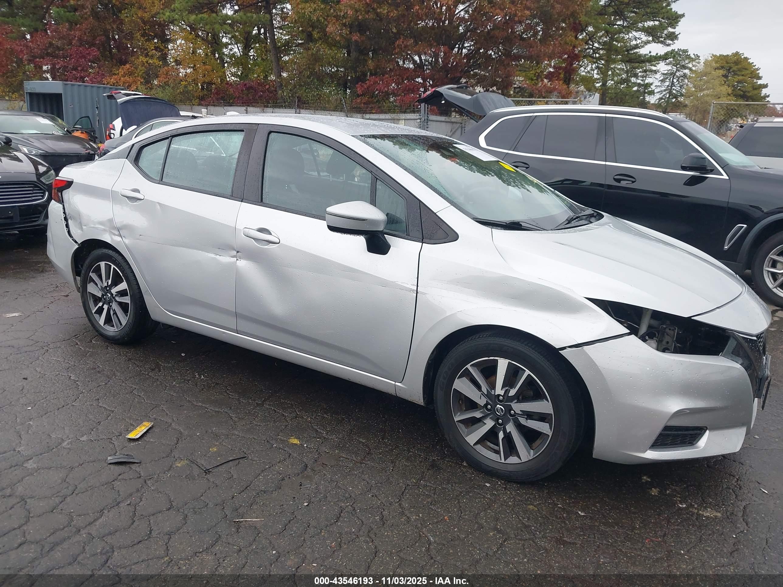 NISSAN VERSA image 6