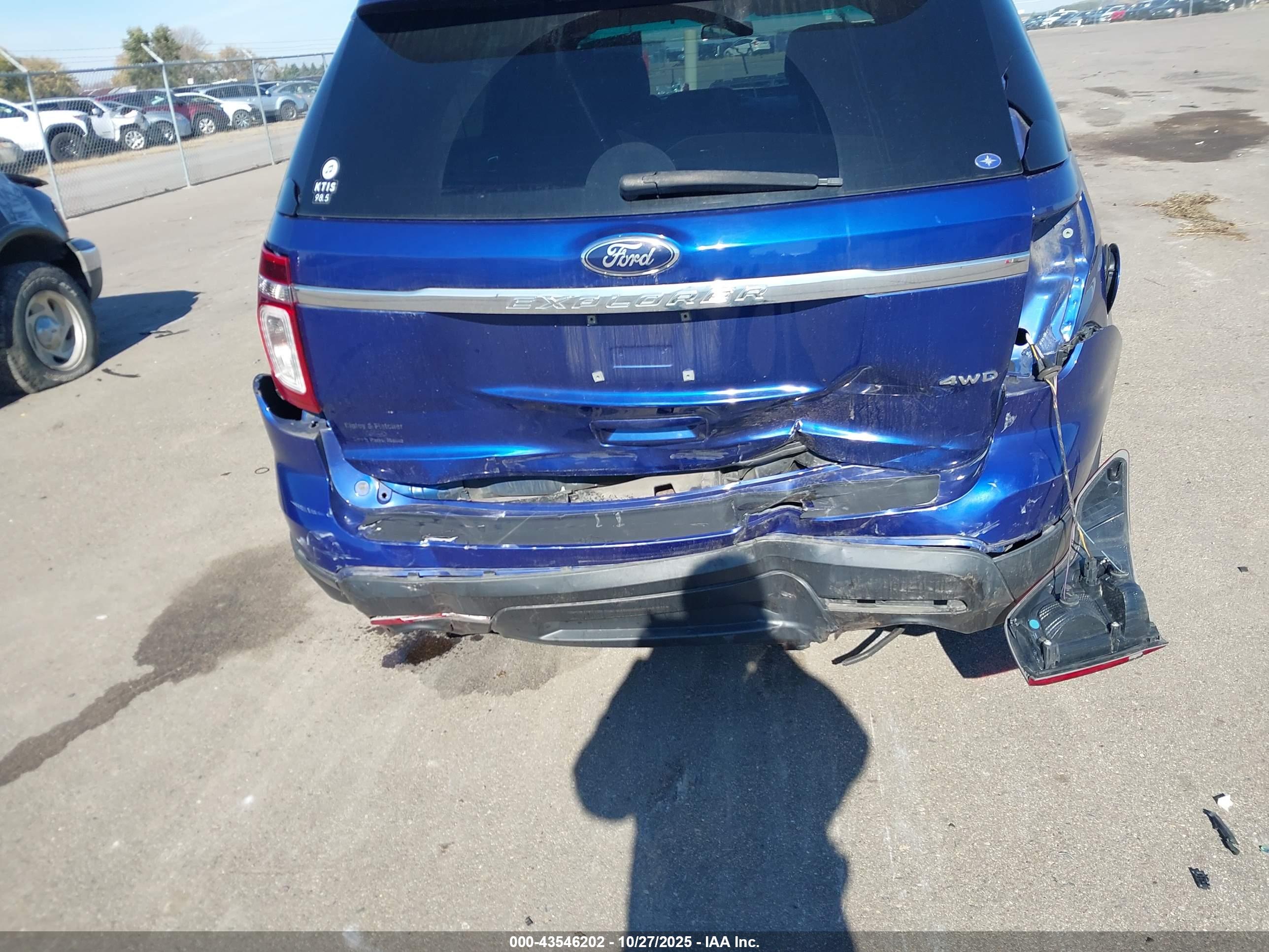 FORD EXPLORER image 6