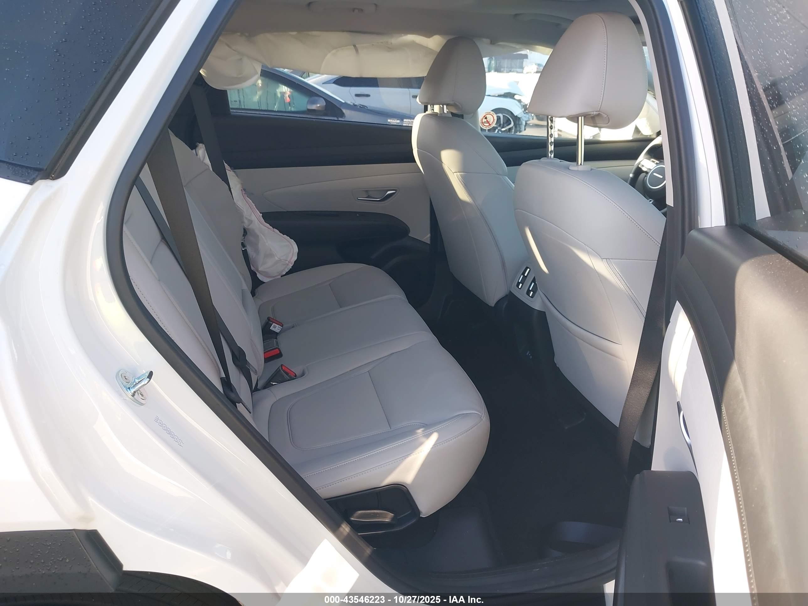 HYUNDAI TUCSON image 8