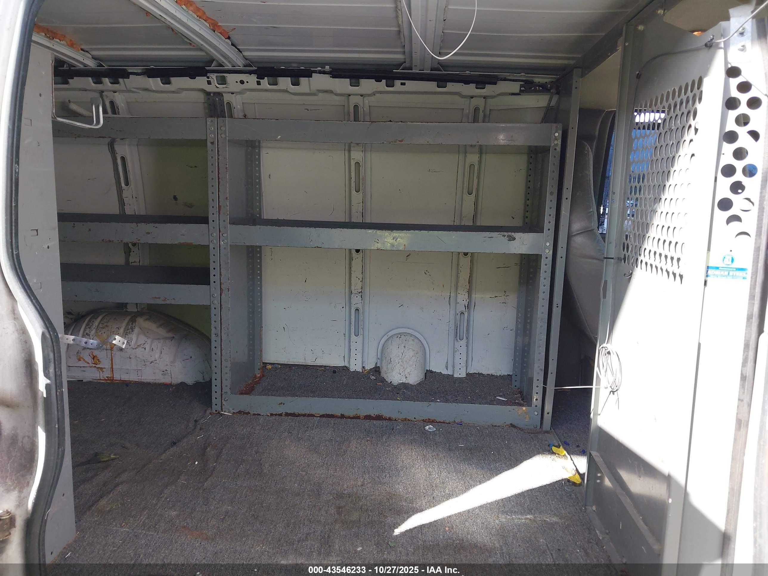 CHEVROLET EXPRESS image 8