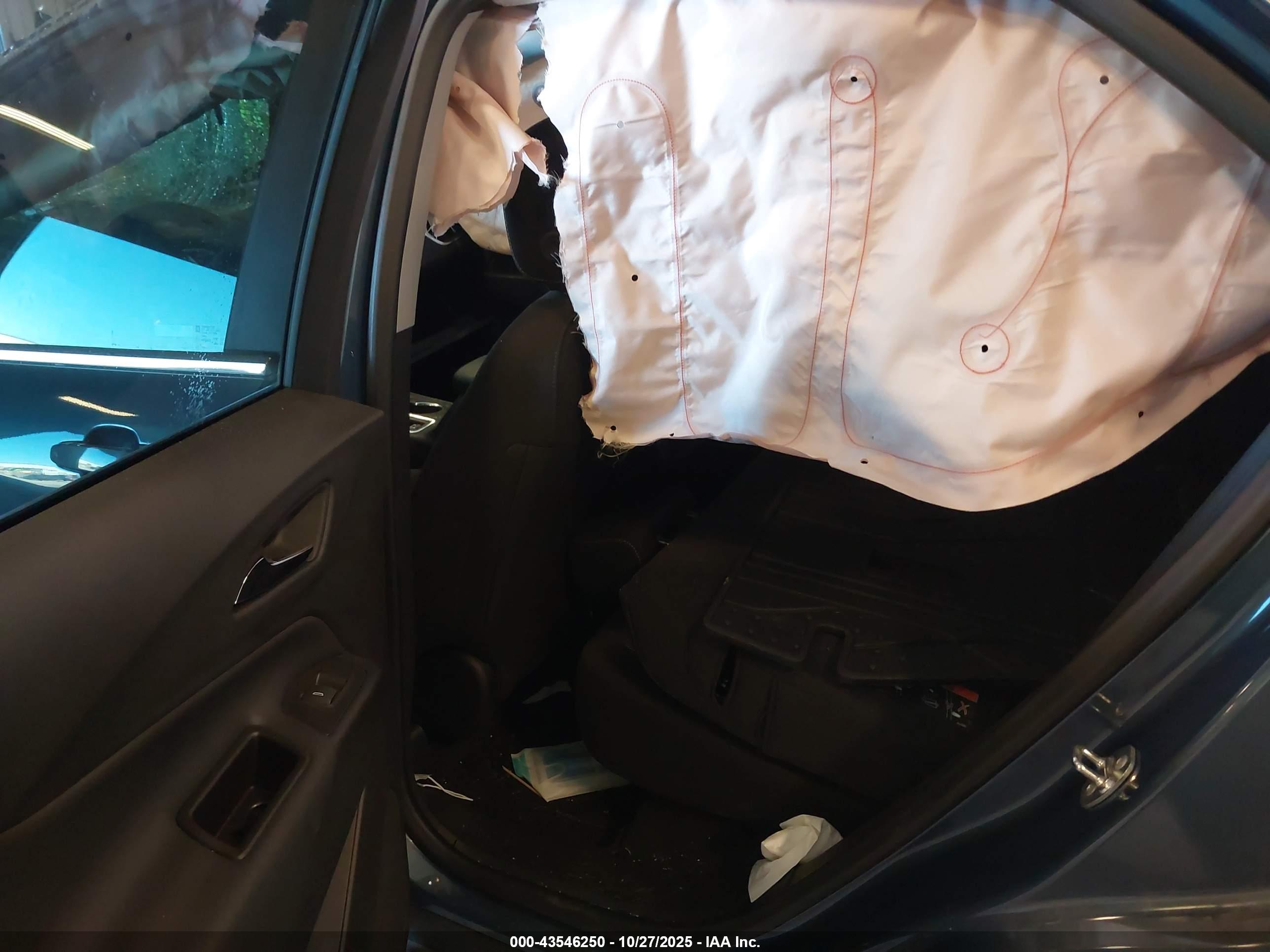 CHEVROLET EQUINOX image 8