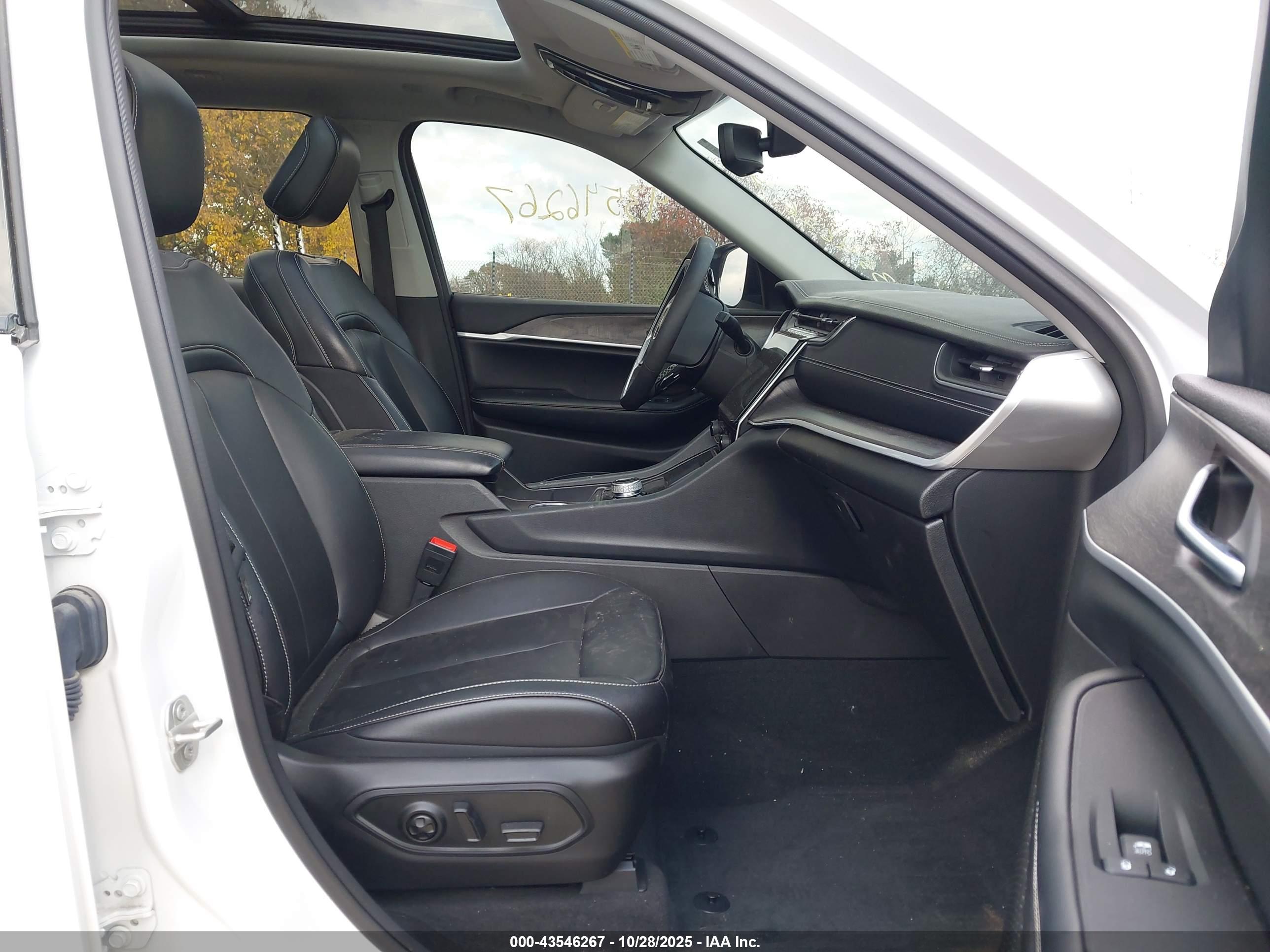 JEEP GRAND image 5
