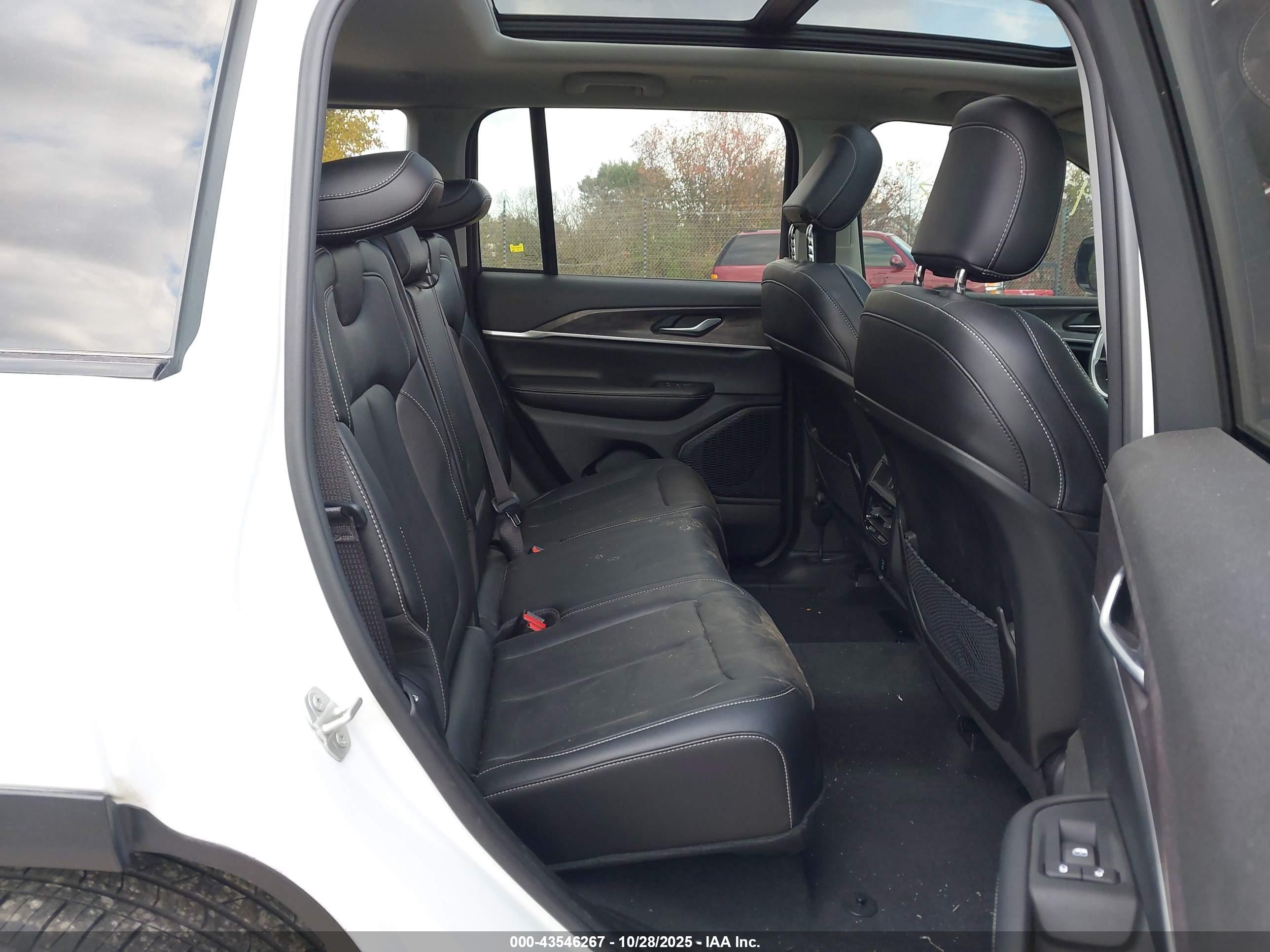 JEEP GRAND image 8