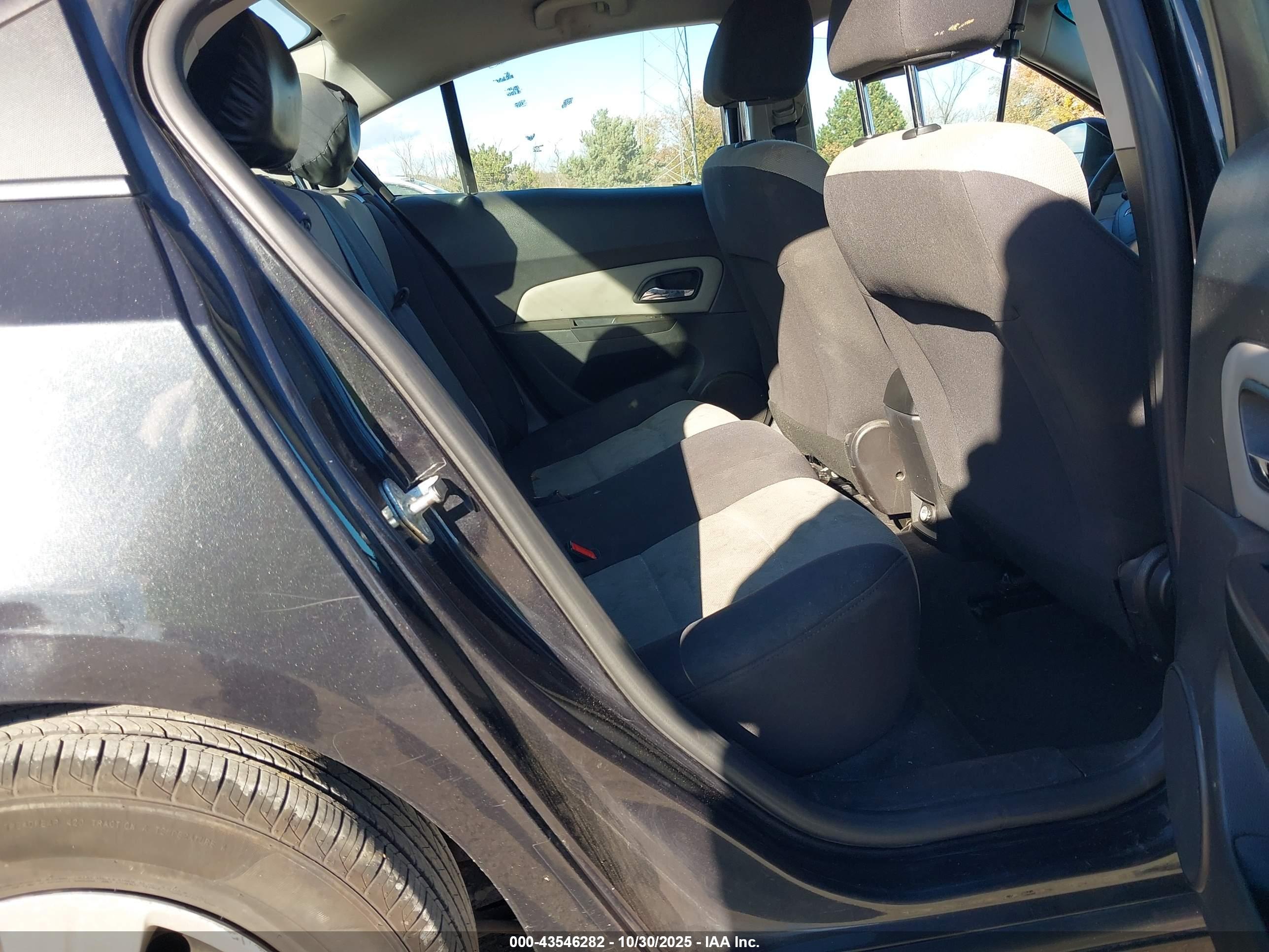 CHEVROLET CRUZE image 8
