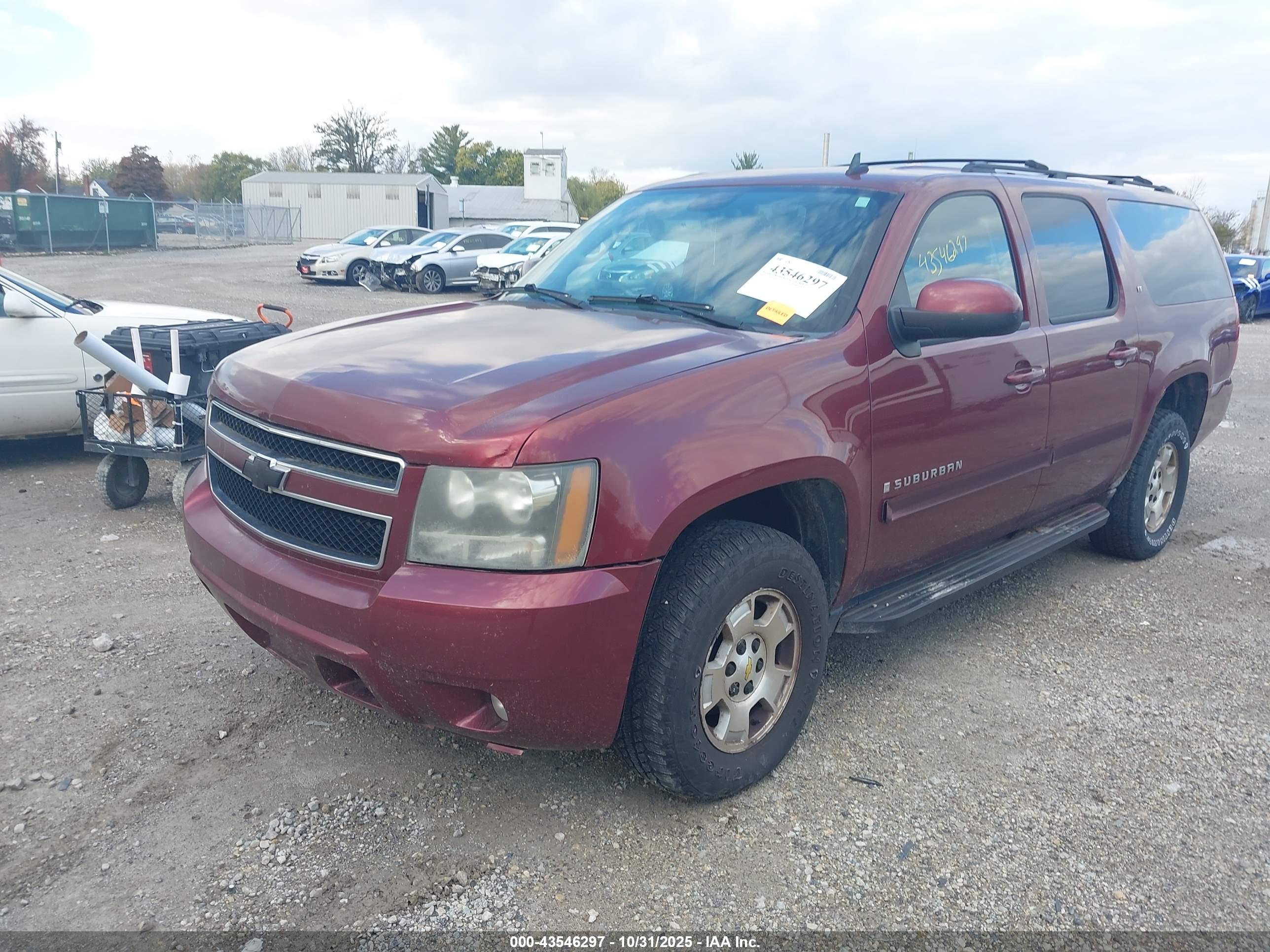 CHEVROLET SUBURBAN image 2