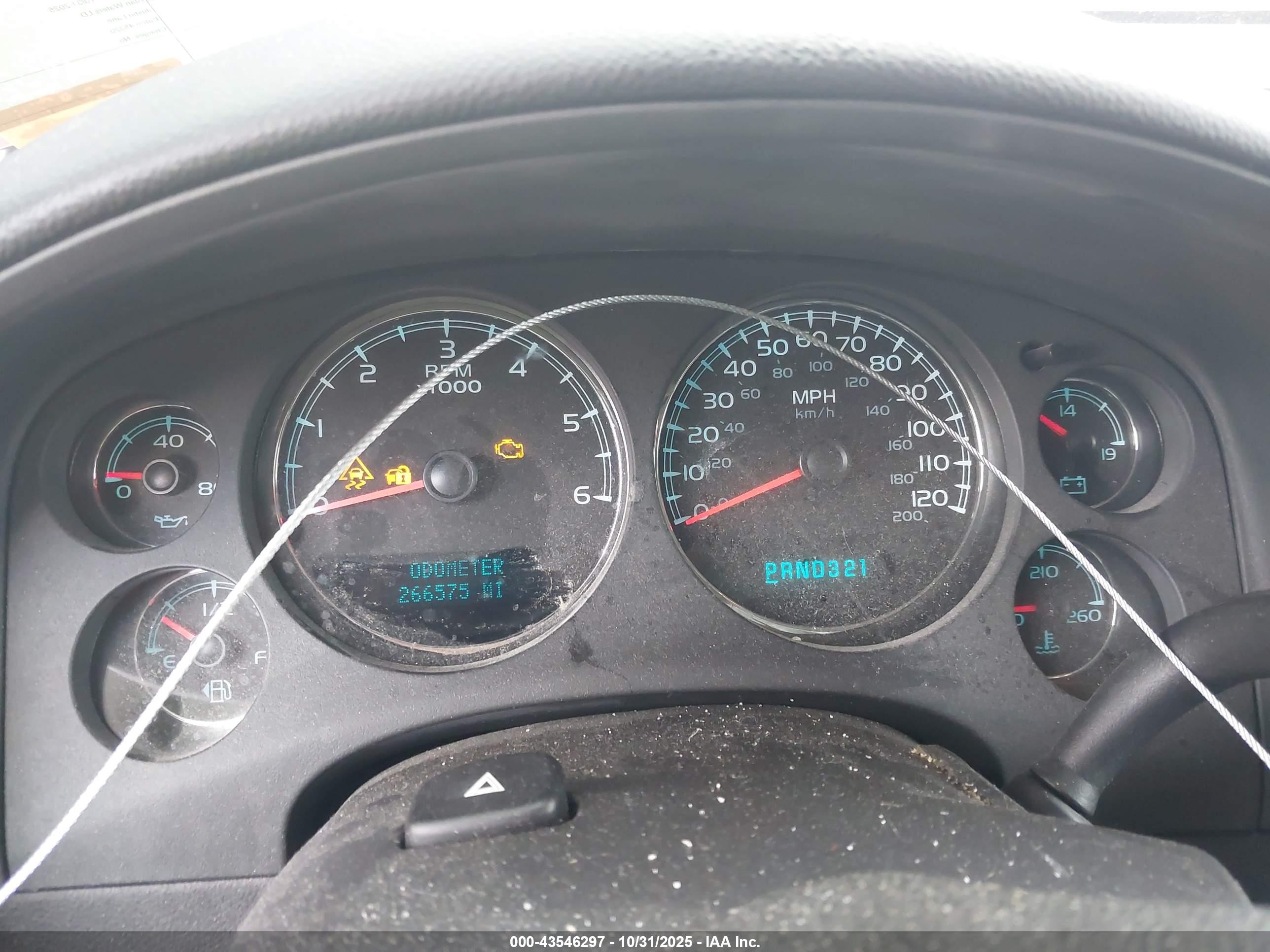CHEVROLET SUBURBAN image 7