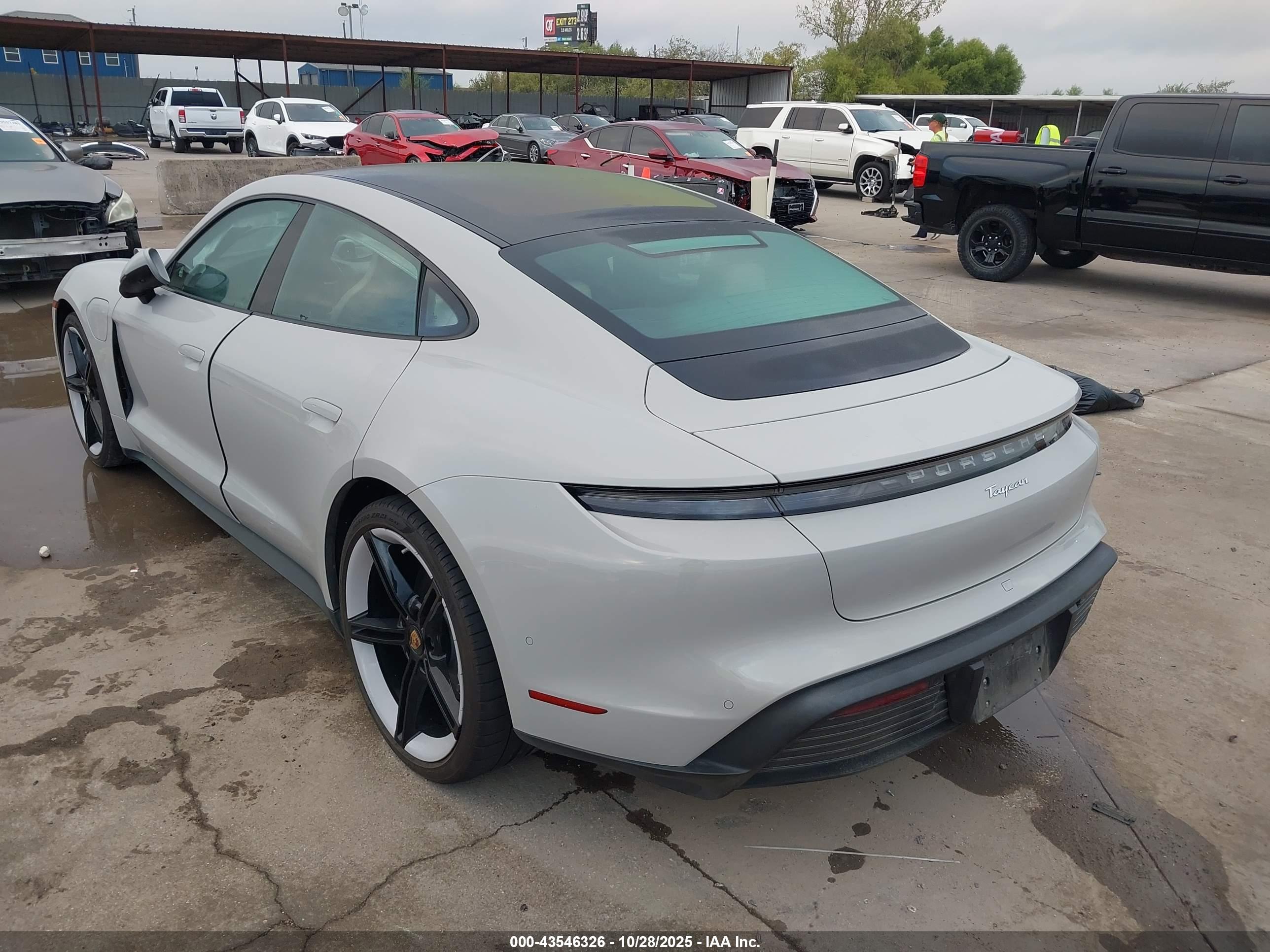 PORSCHE TAYCAN image 3
