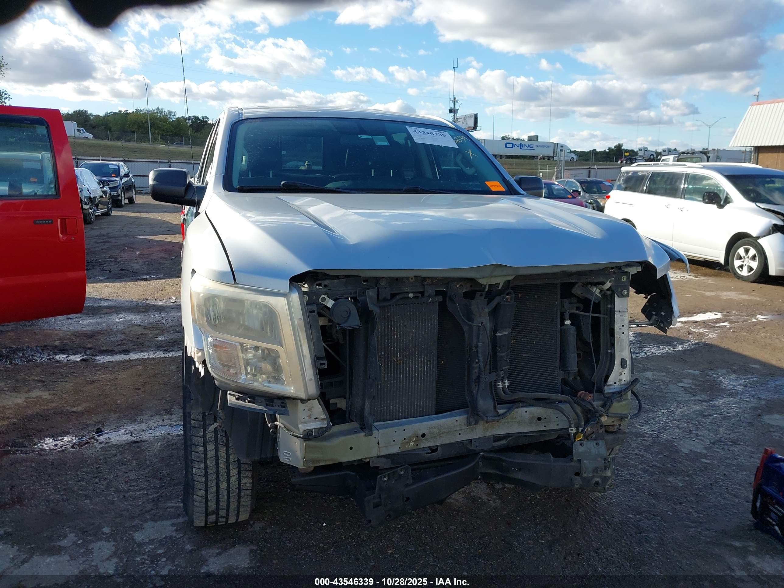 NISSAN TITAN image 6