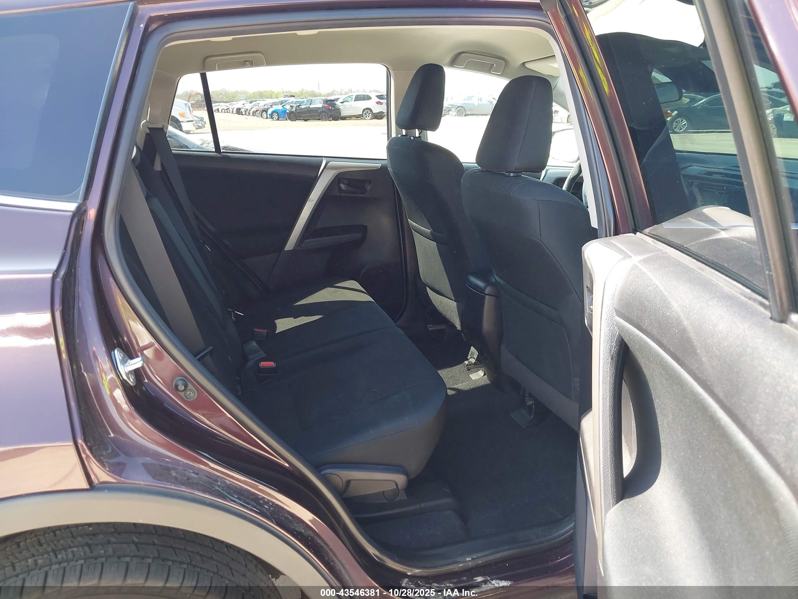 TOYOTA RAV4 image 8