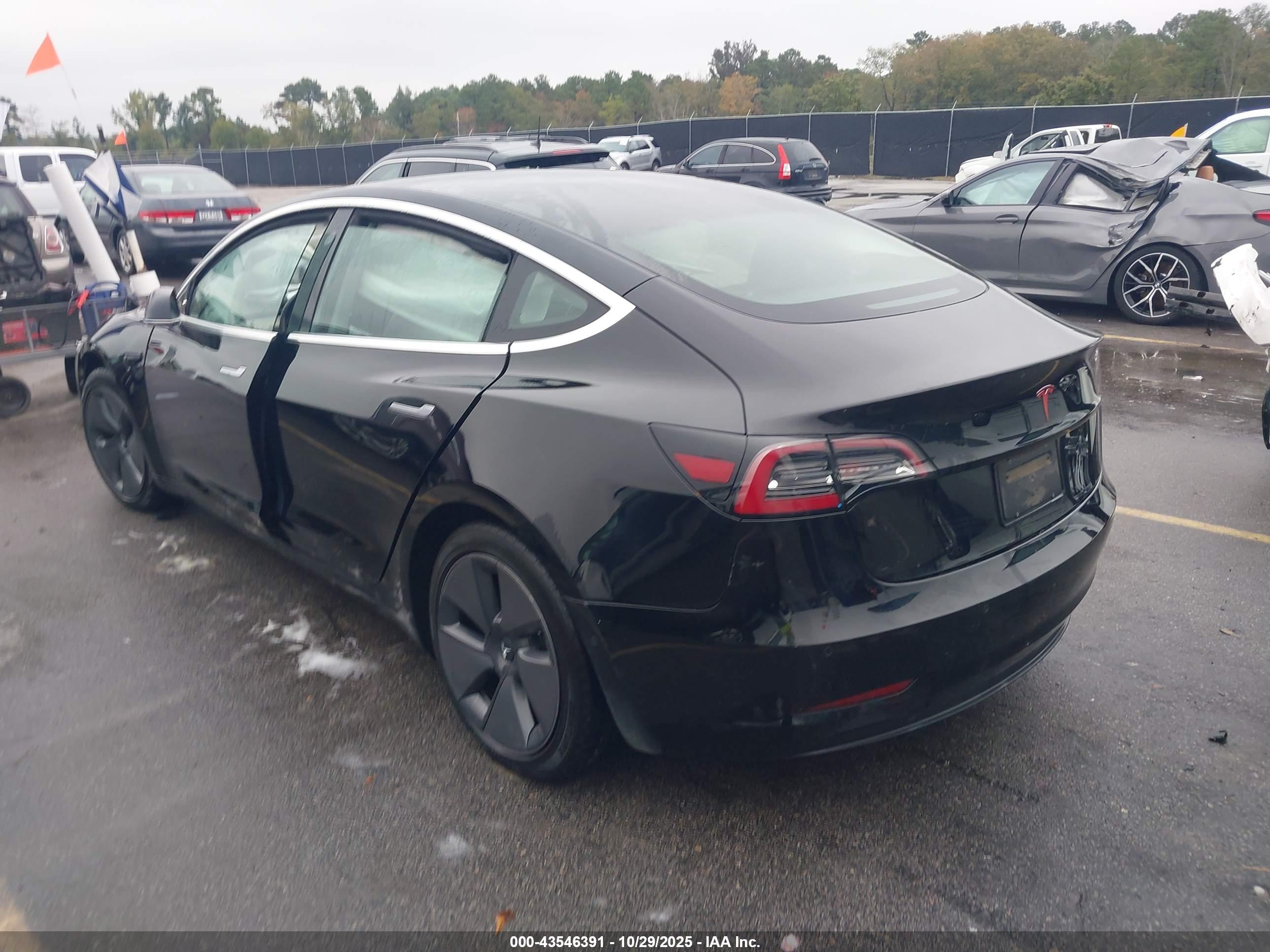 TESLA MODEL image 3