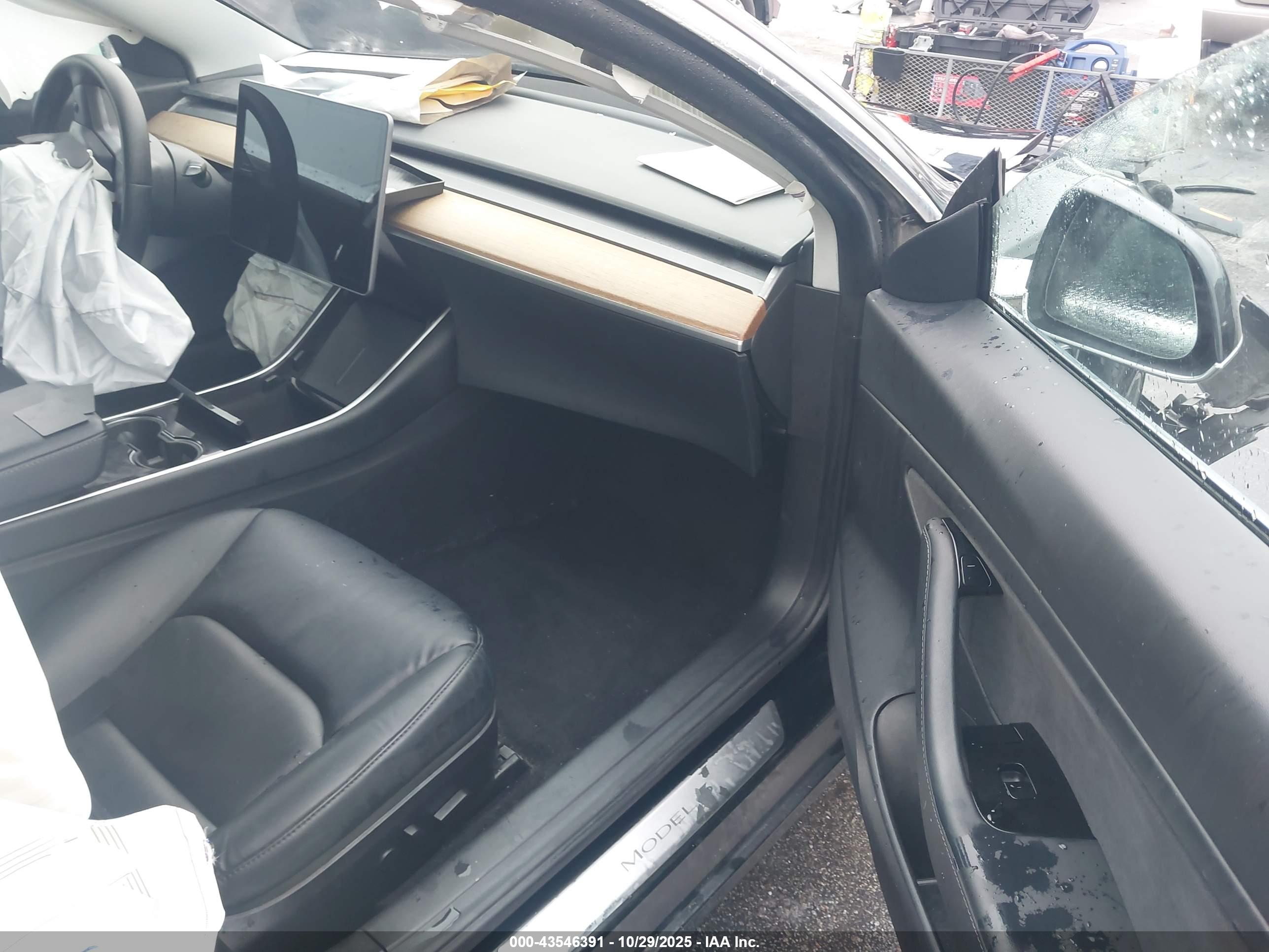 TESLA MODEL image 5