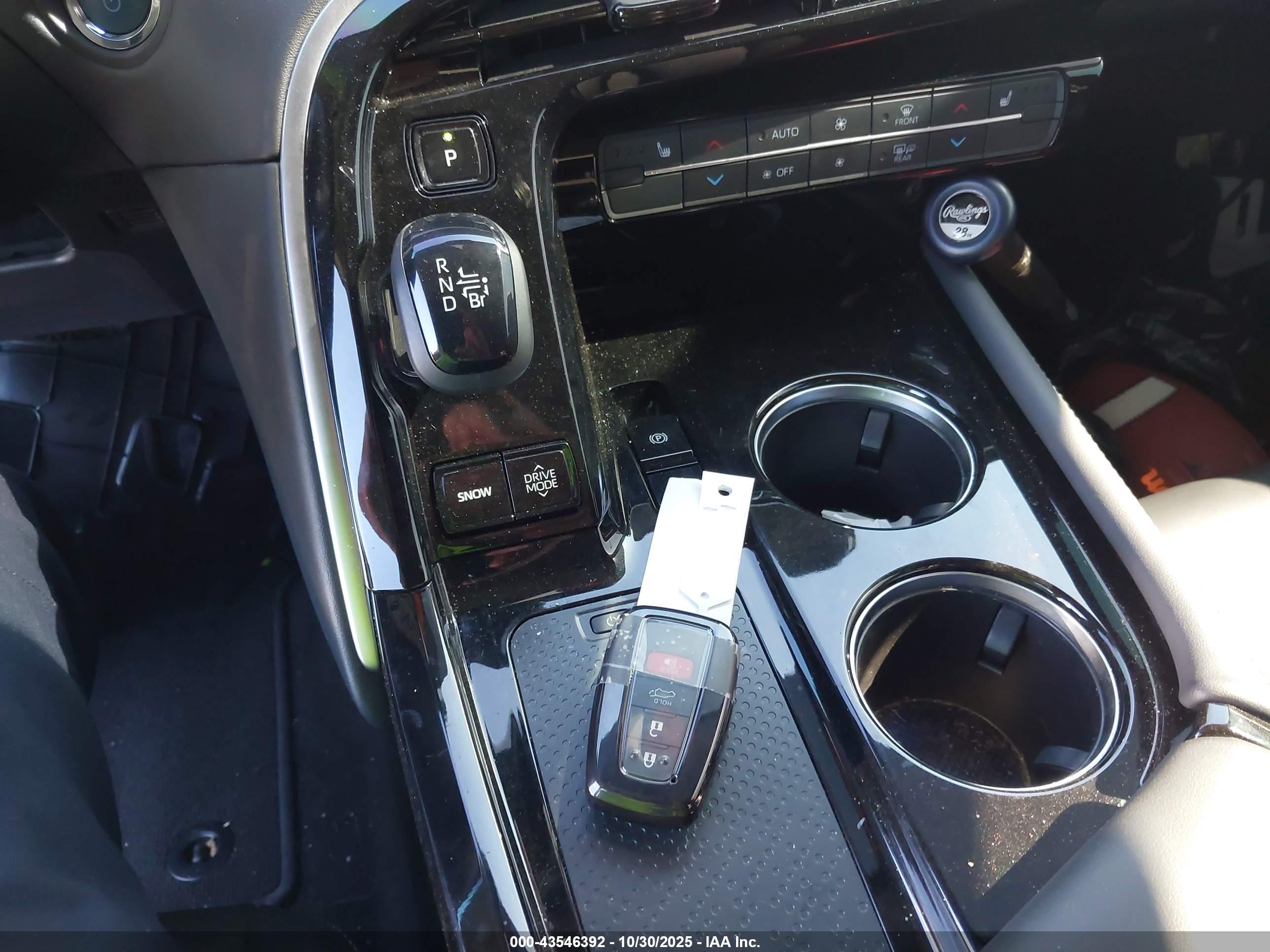 TOYOTA MIRAI image 11