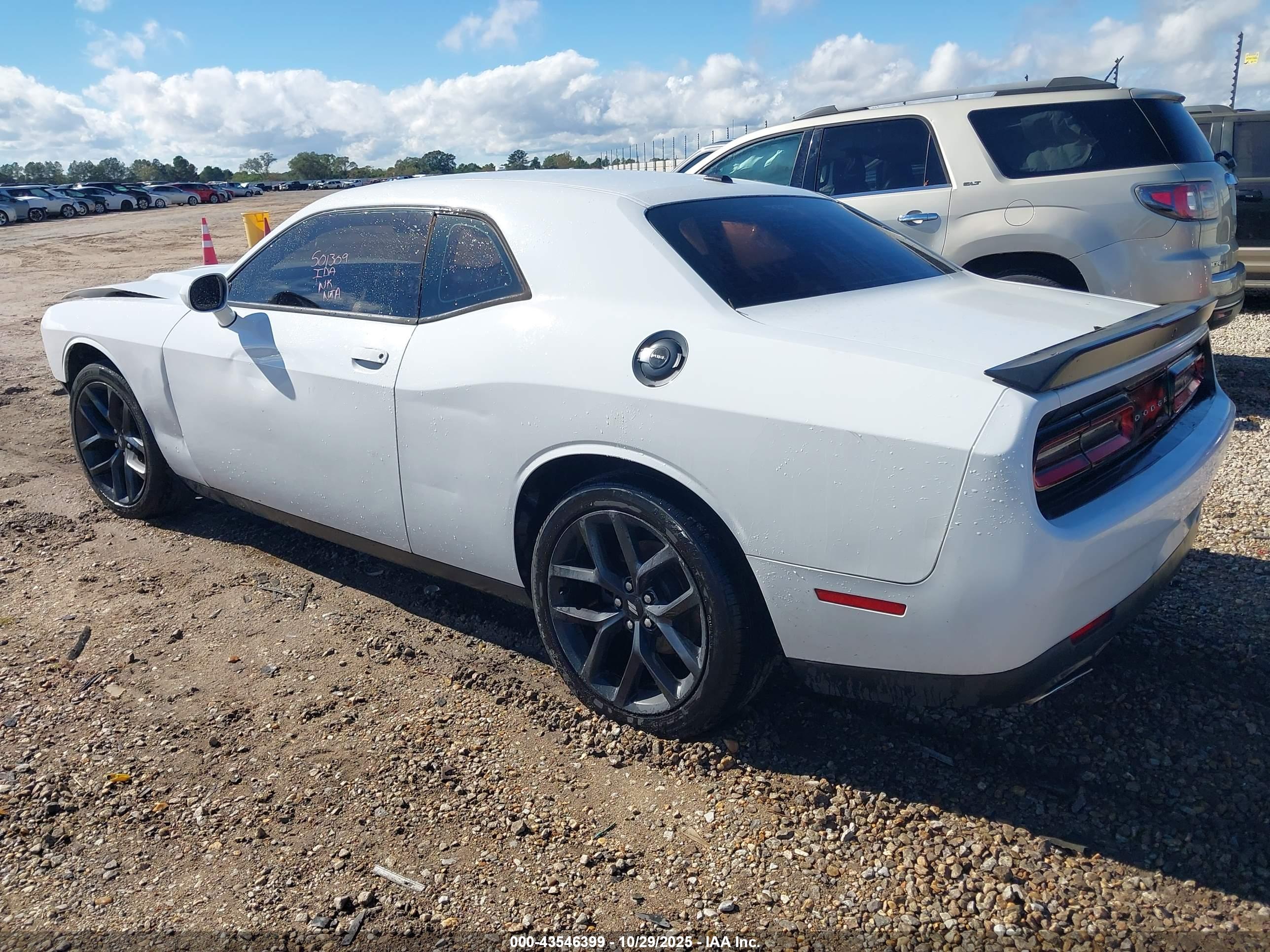 DODGE CHALLENGER image 3