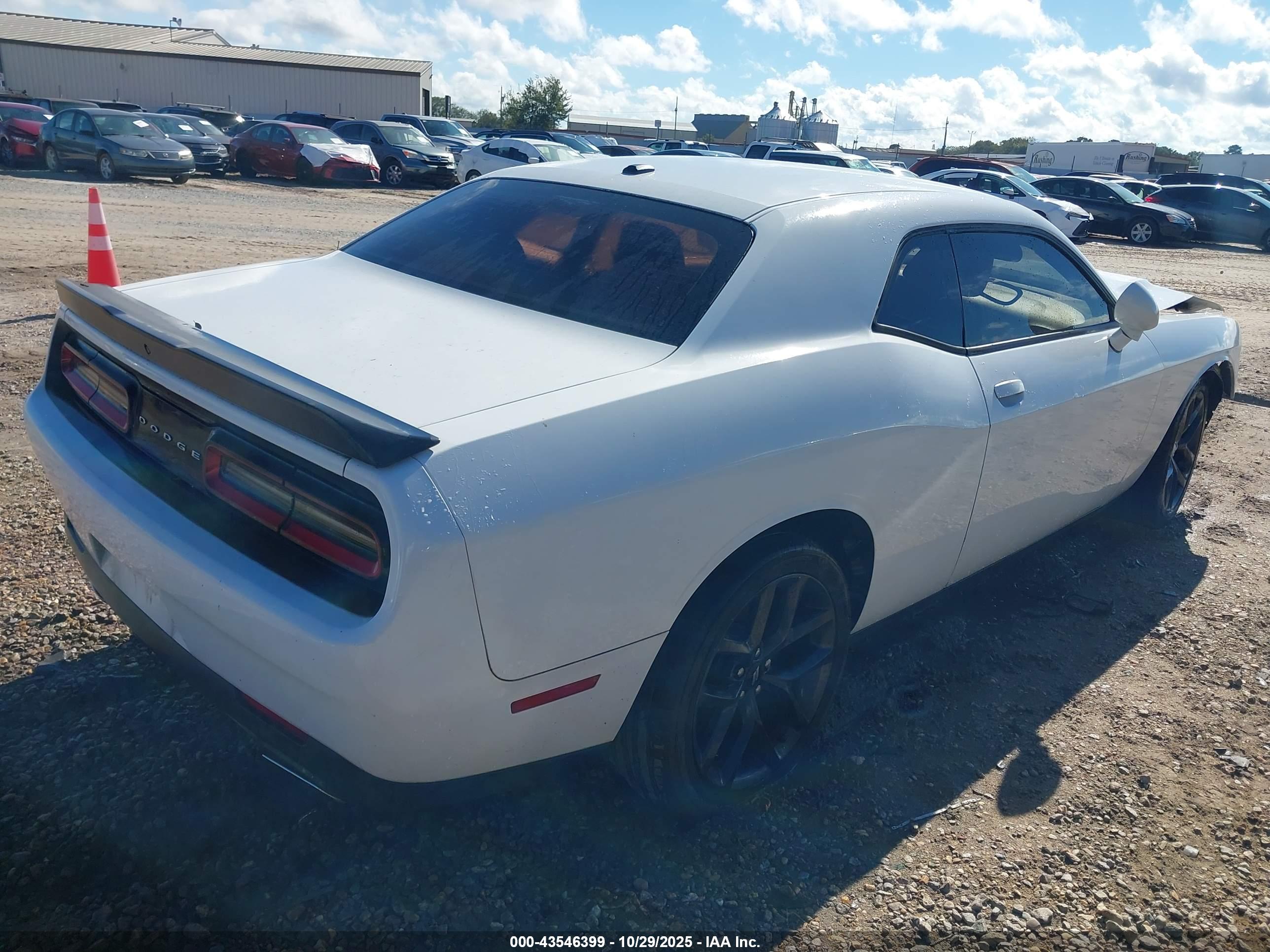 DODGE CHALLENGER image 4