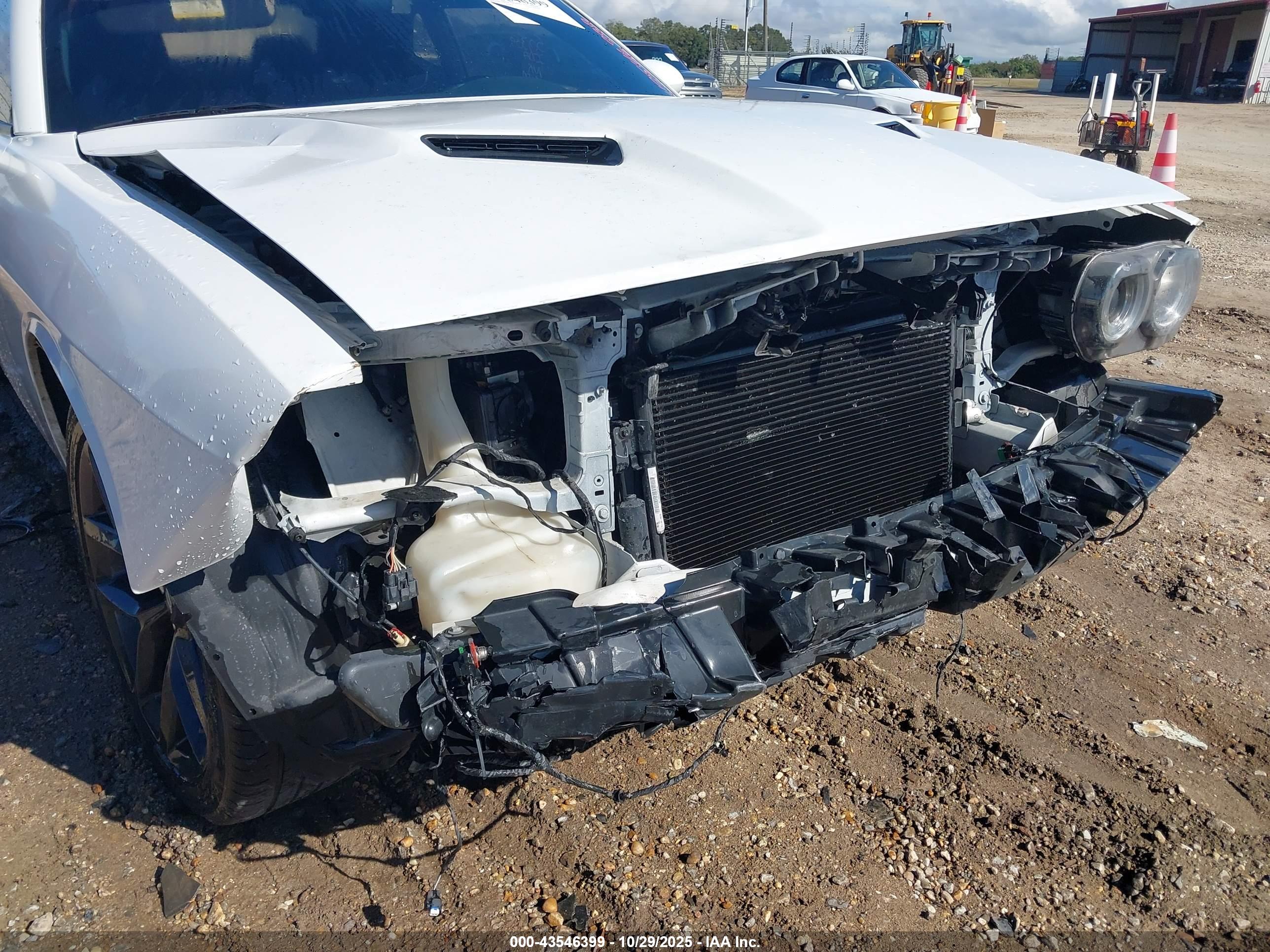 DODGE CHALLENGER image 6