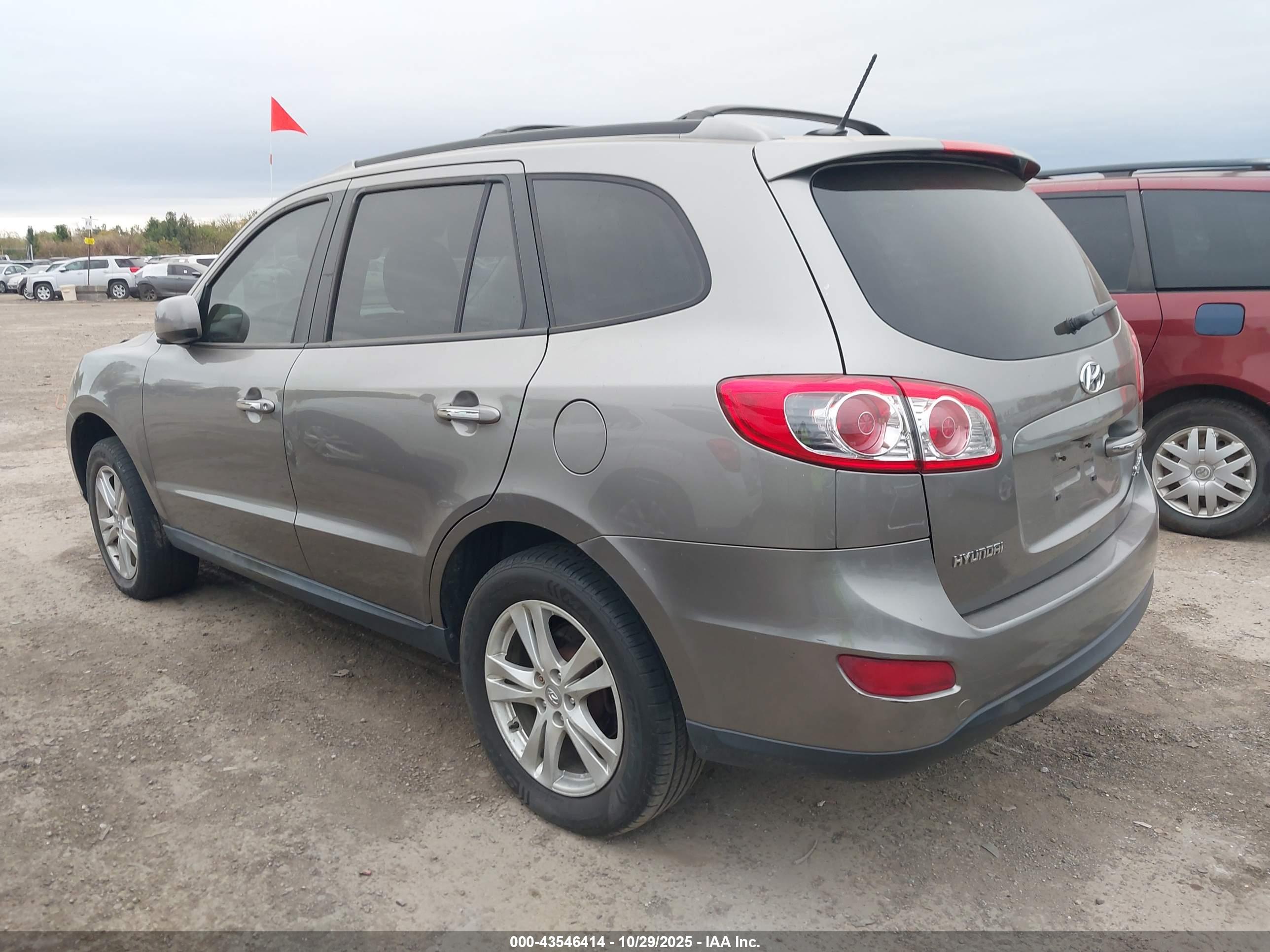 HYUNDAI SANTA image 3