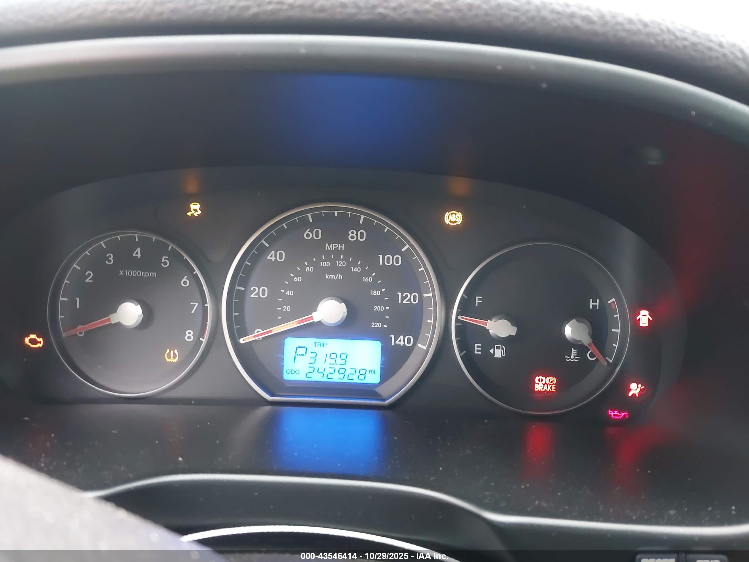 HYUNDAI SANTA image 7
