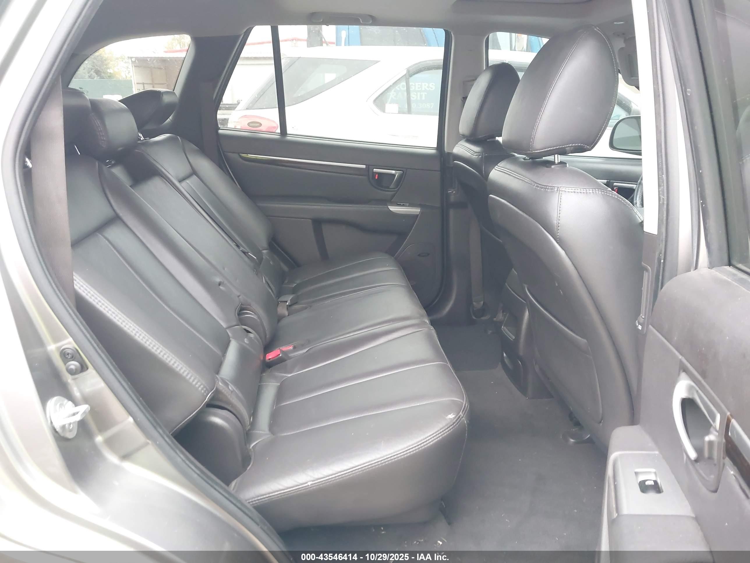 HYUNDAI SANTA image 8