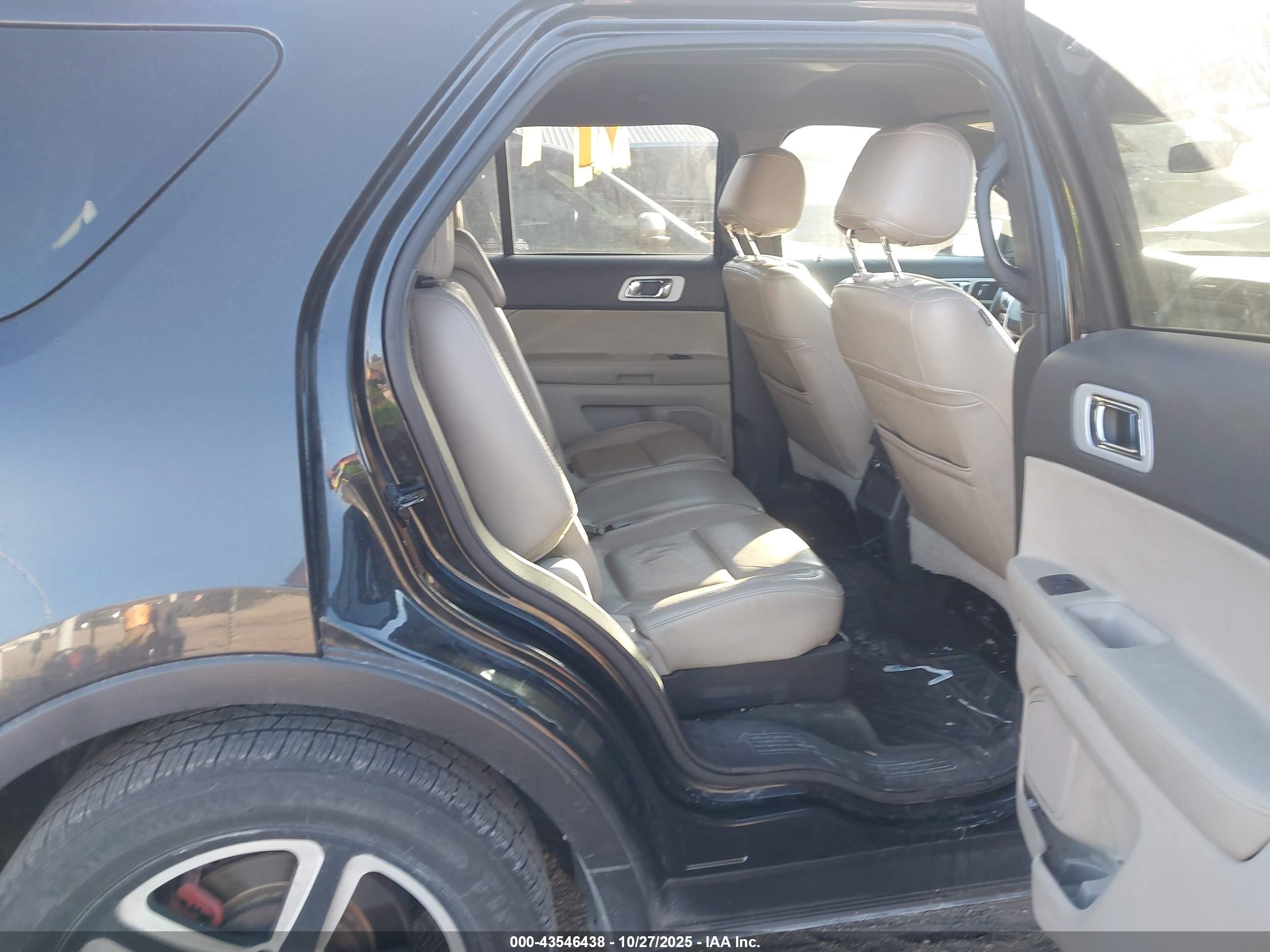 FORD EXPLORER image 8