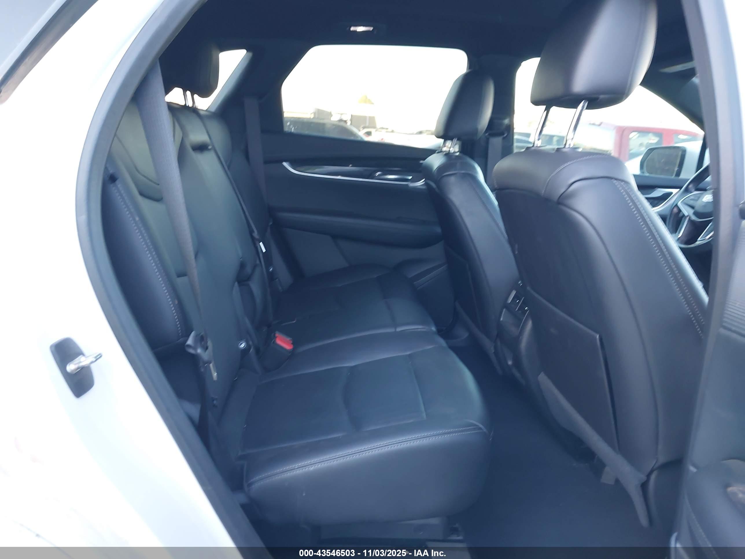 CADILLAC XT5 image 8