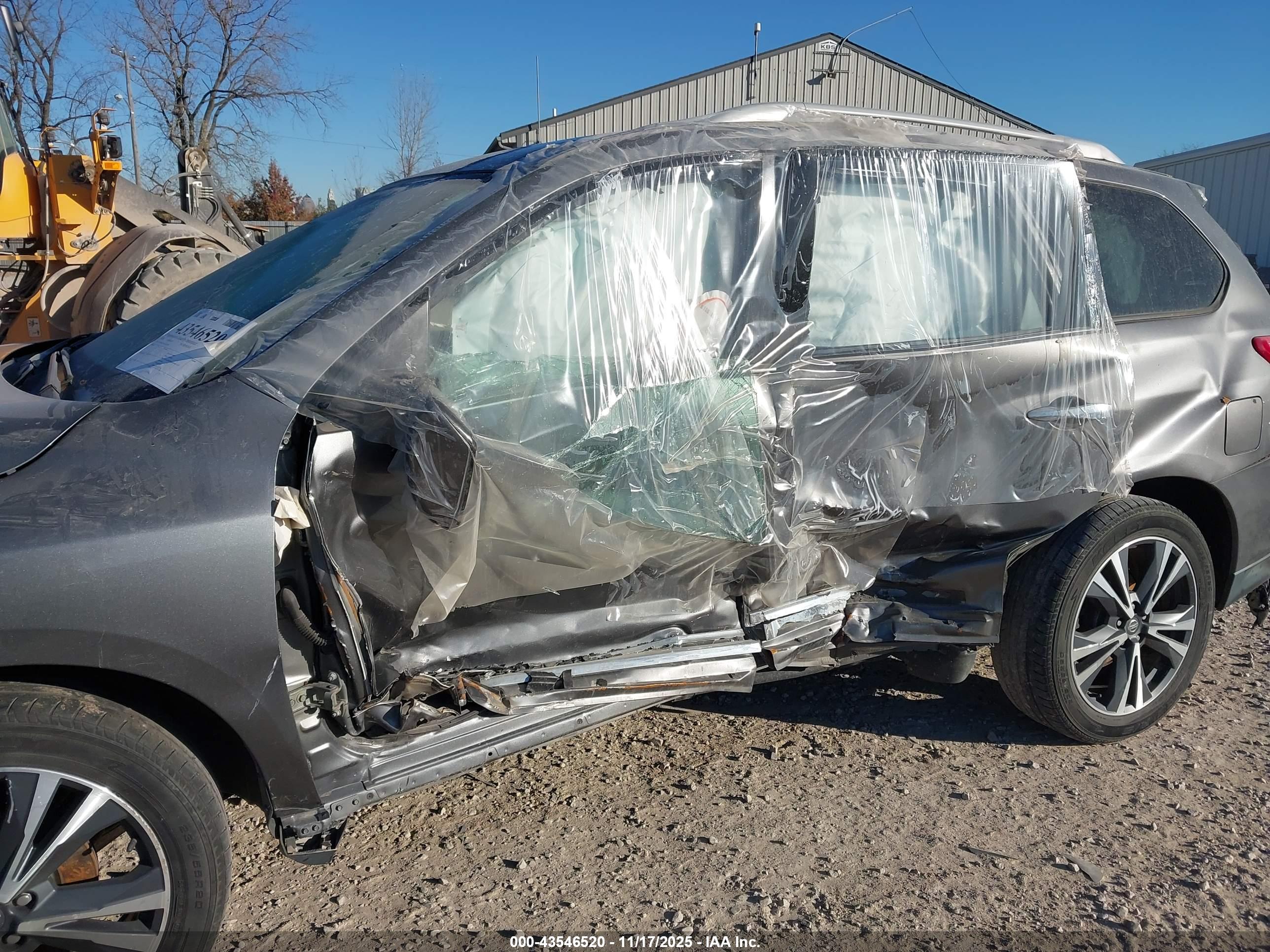 NISSAN PATHFINDER image 6