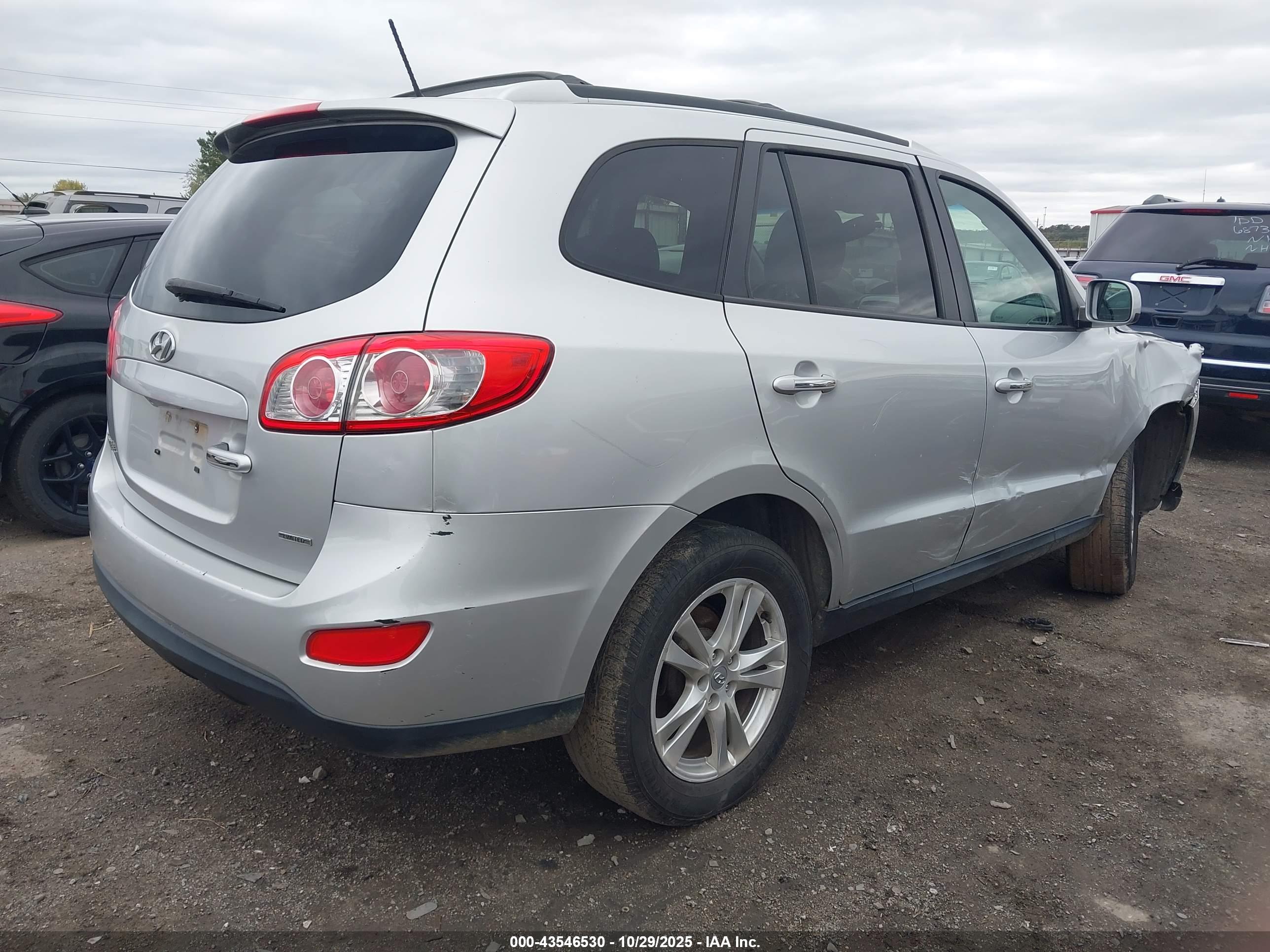 HYUNDAI SANTA image 4