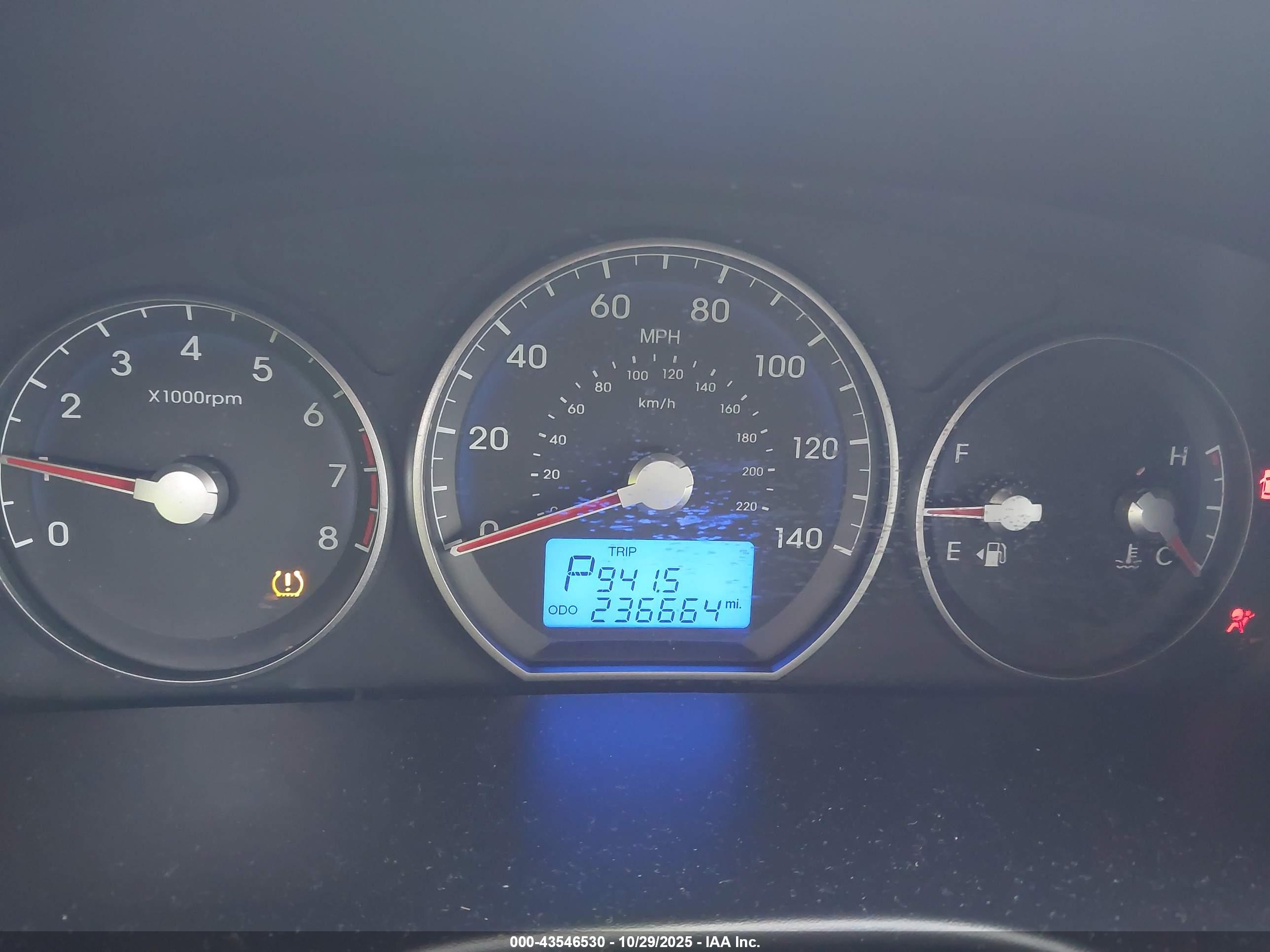 HYUNDAI SANTA image 7