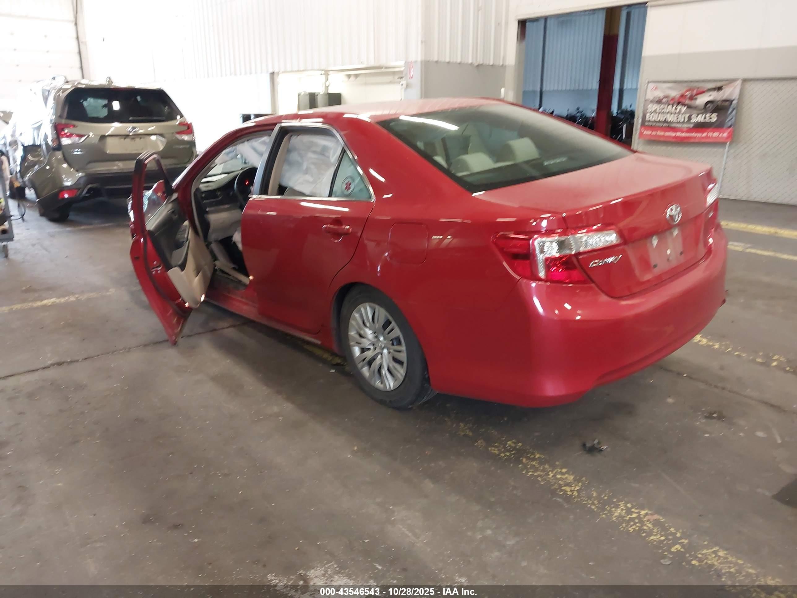 TOYOTA CAMRY image 3