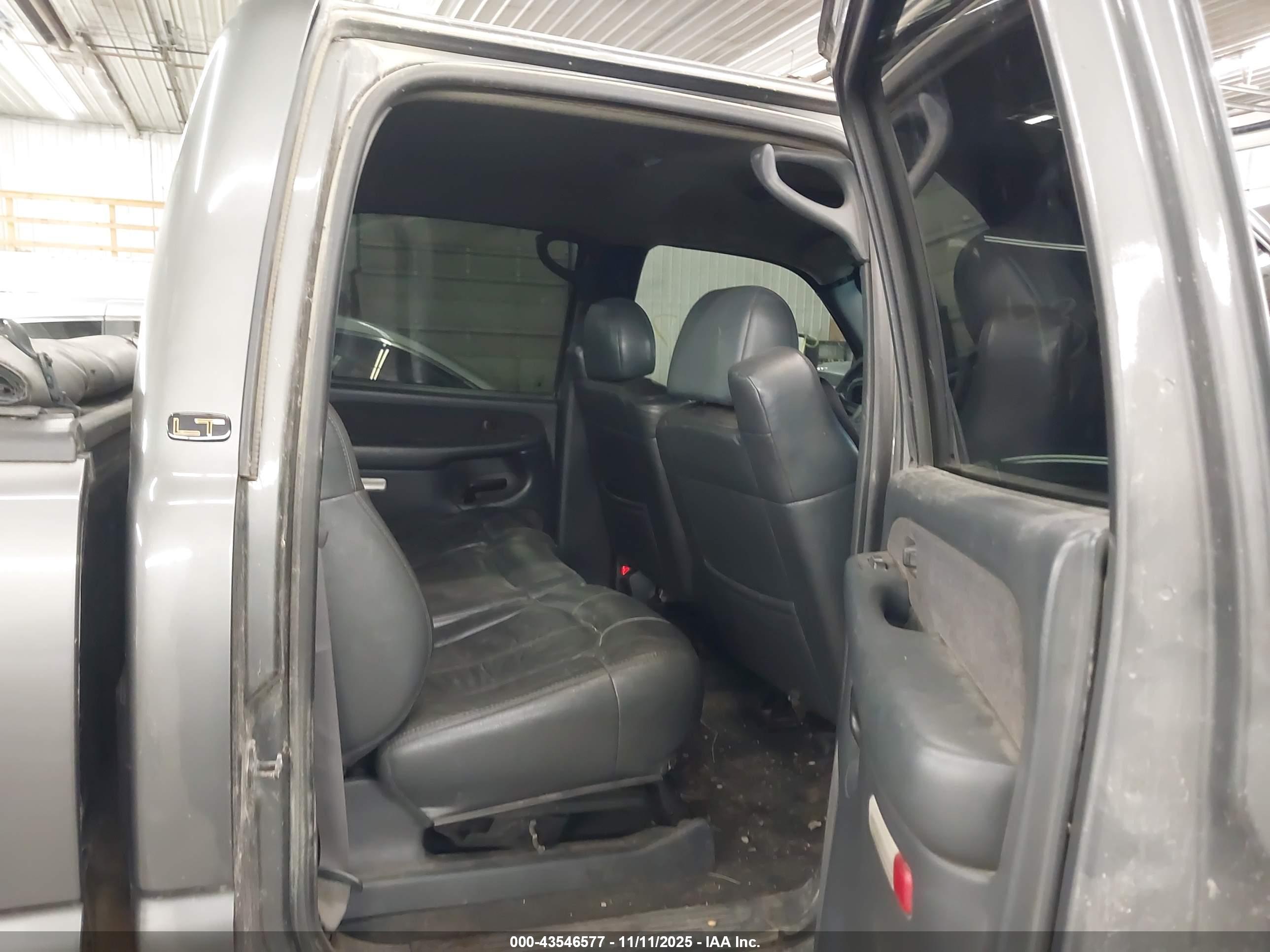 CHEVROLET SILVERADO image 8