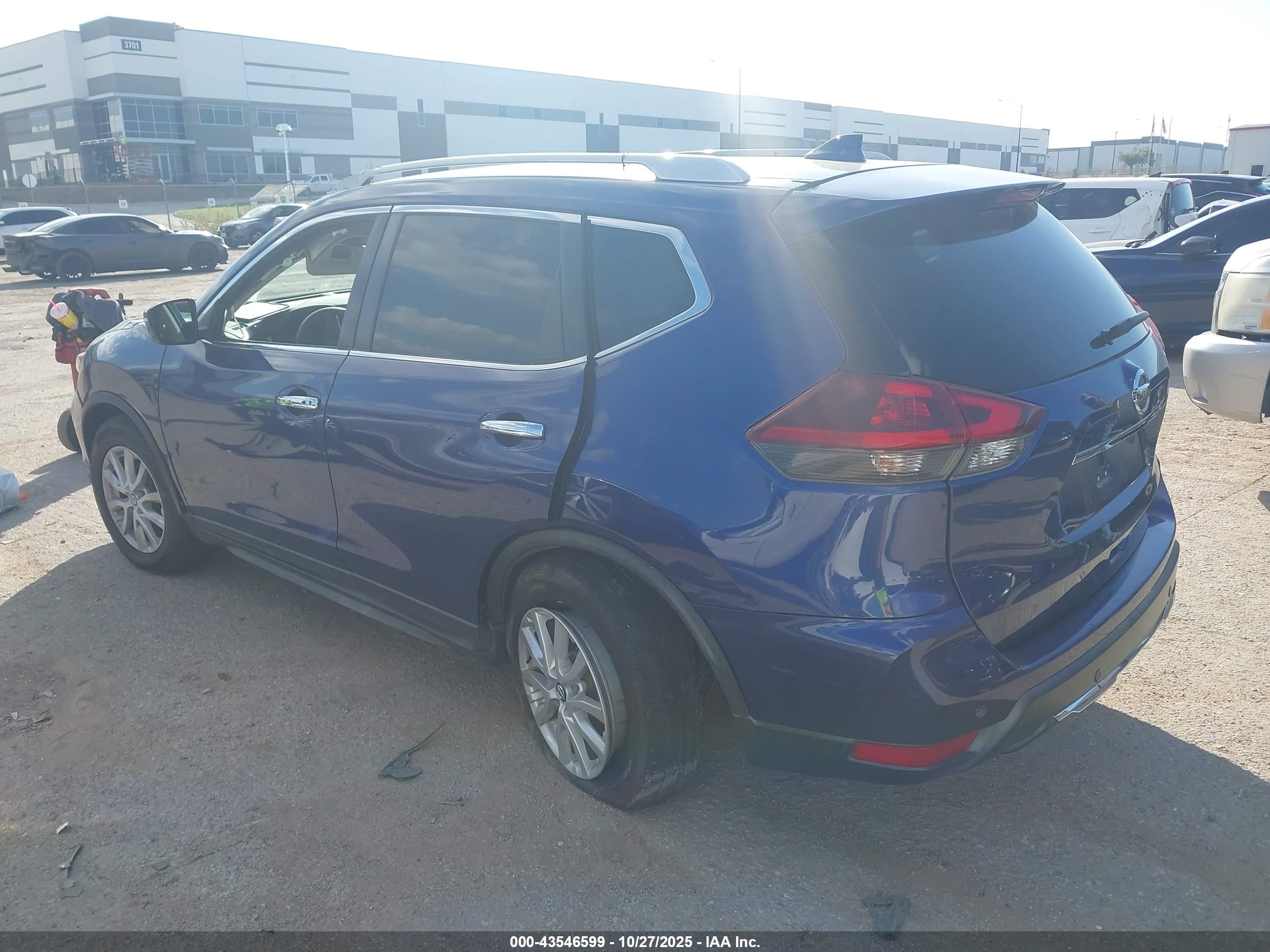 NISSAN ROGUE image 3