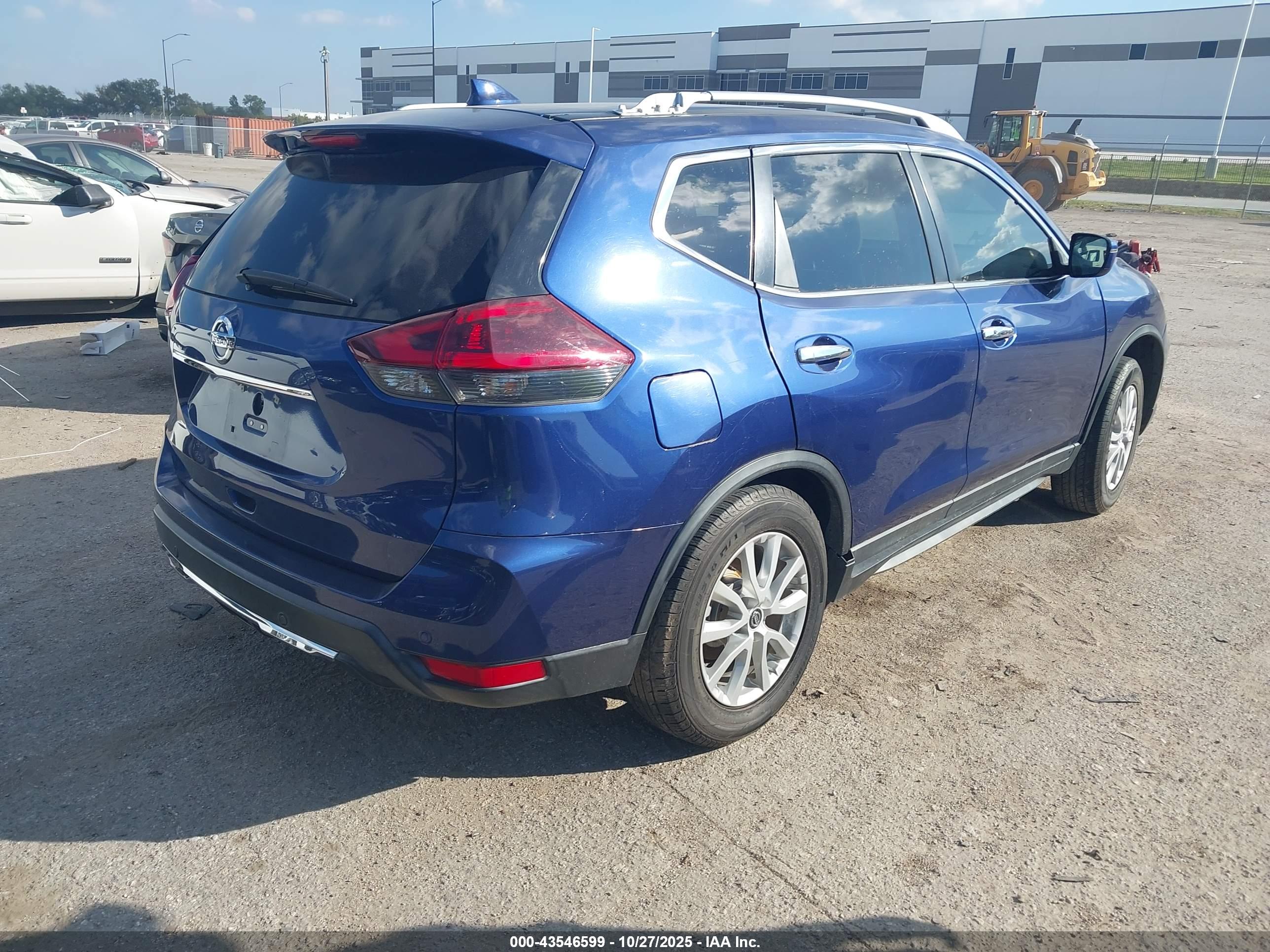 NISSAN ROGUE image 4