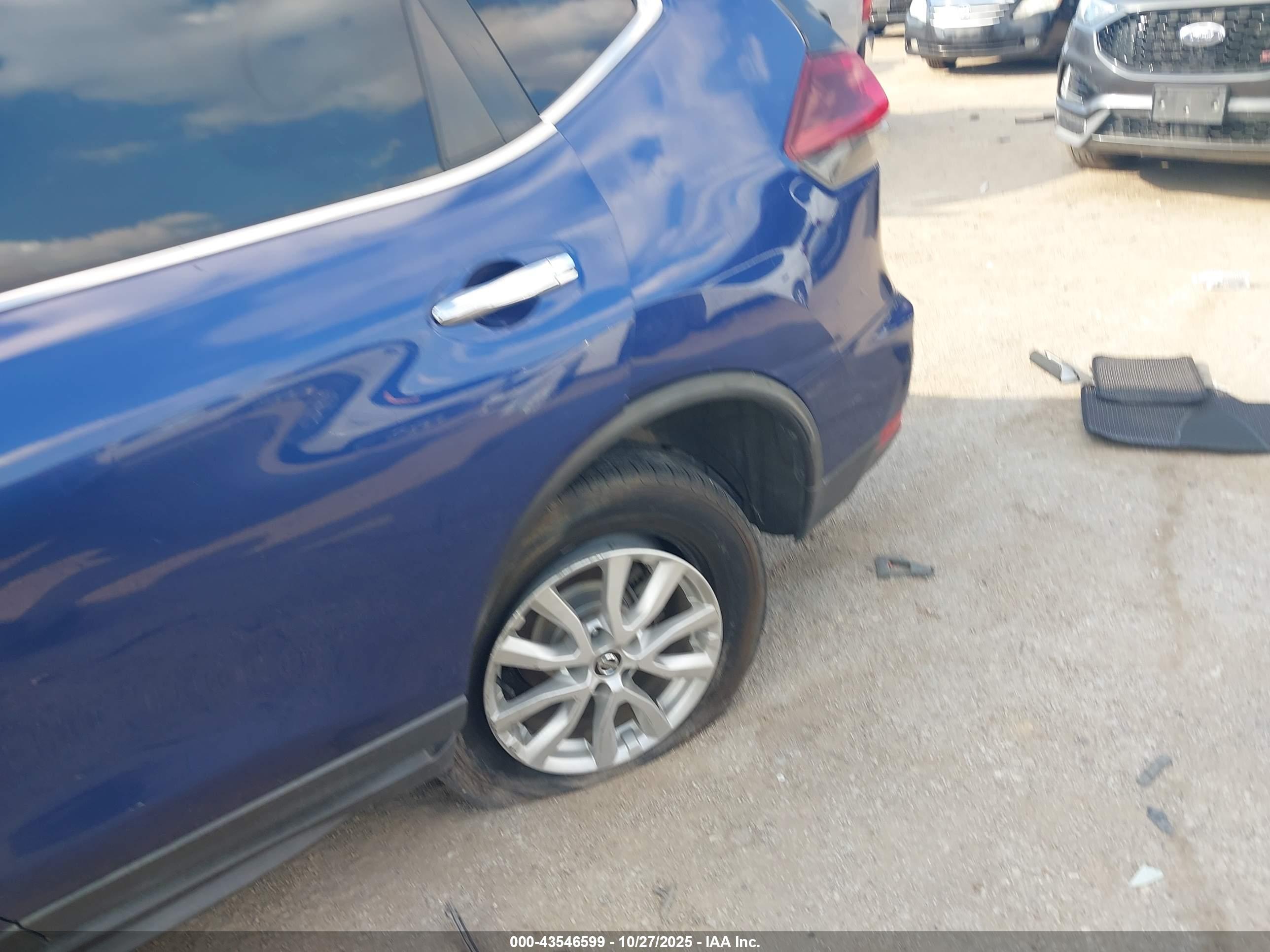 NISSAN ROGUE image 6