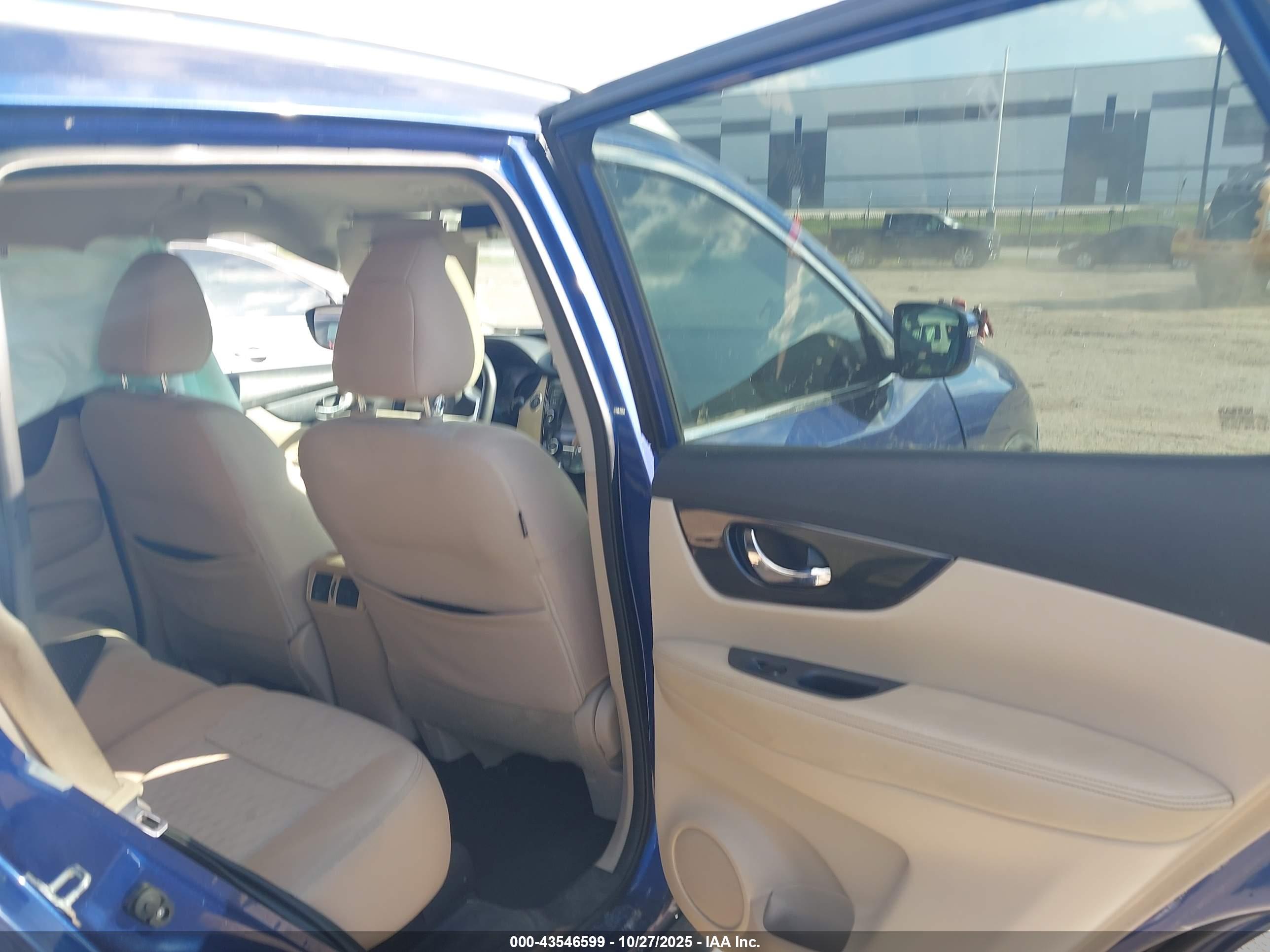 NISSAN ROGUE image 8