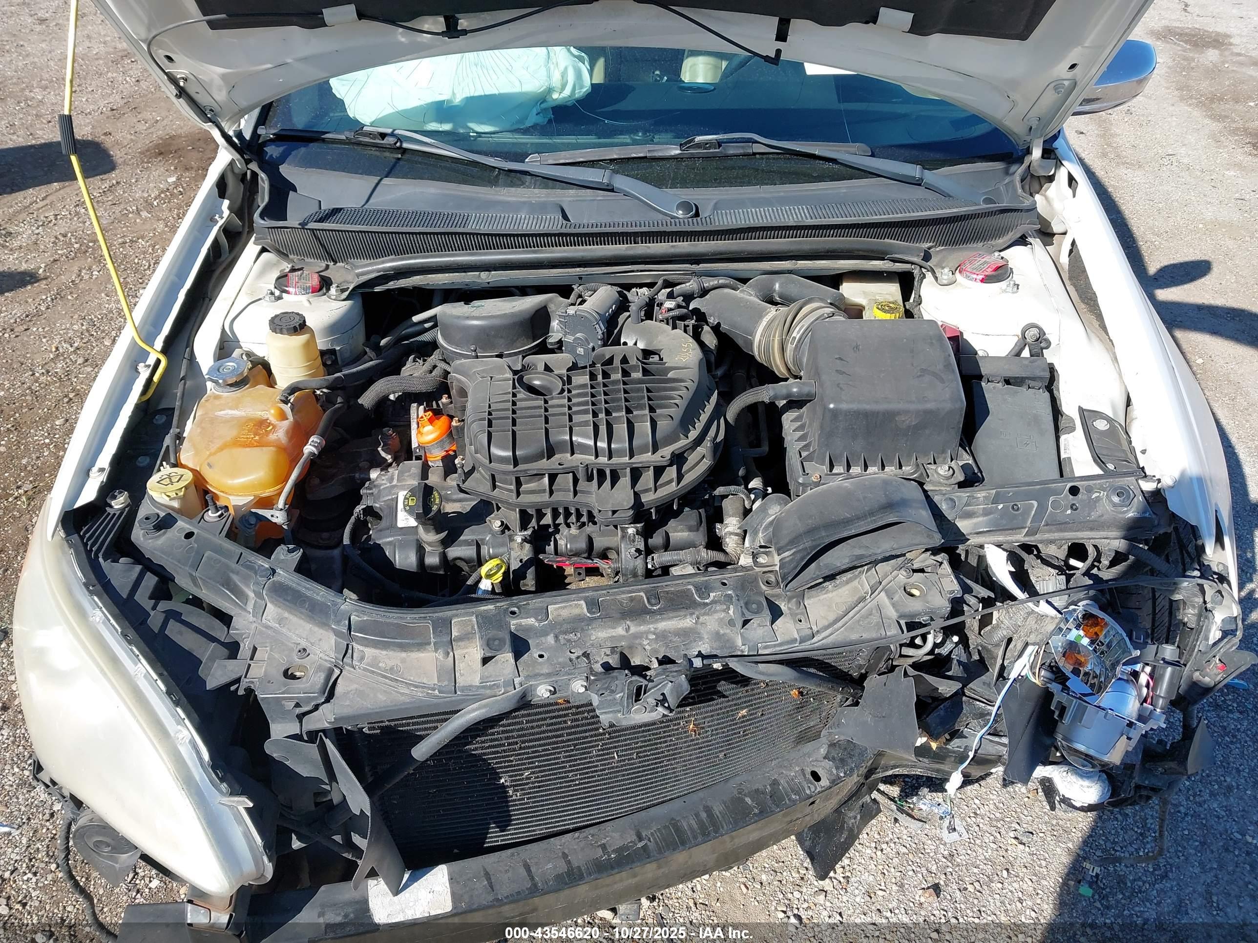 CHRYSLER 200 image 10