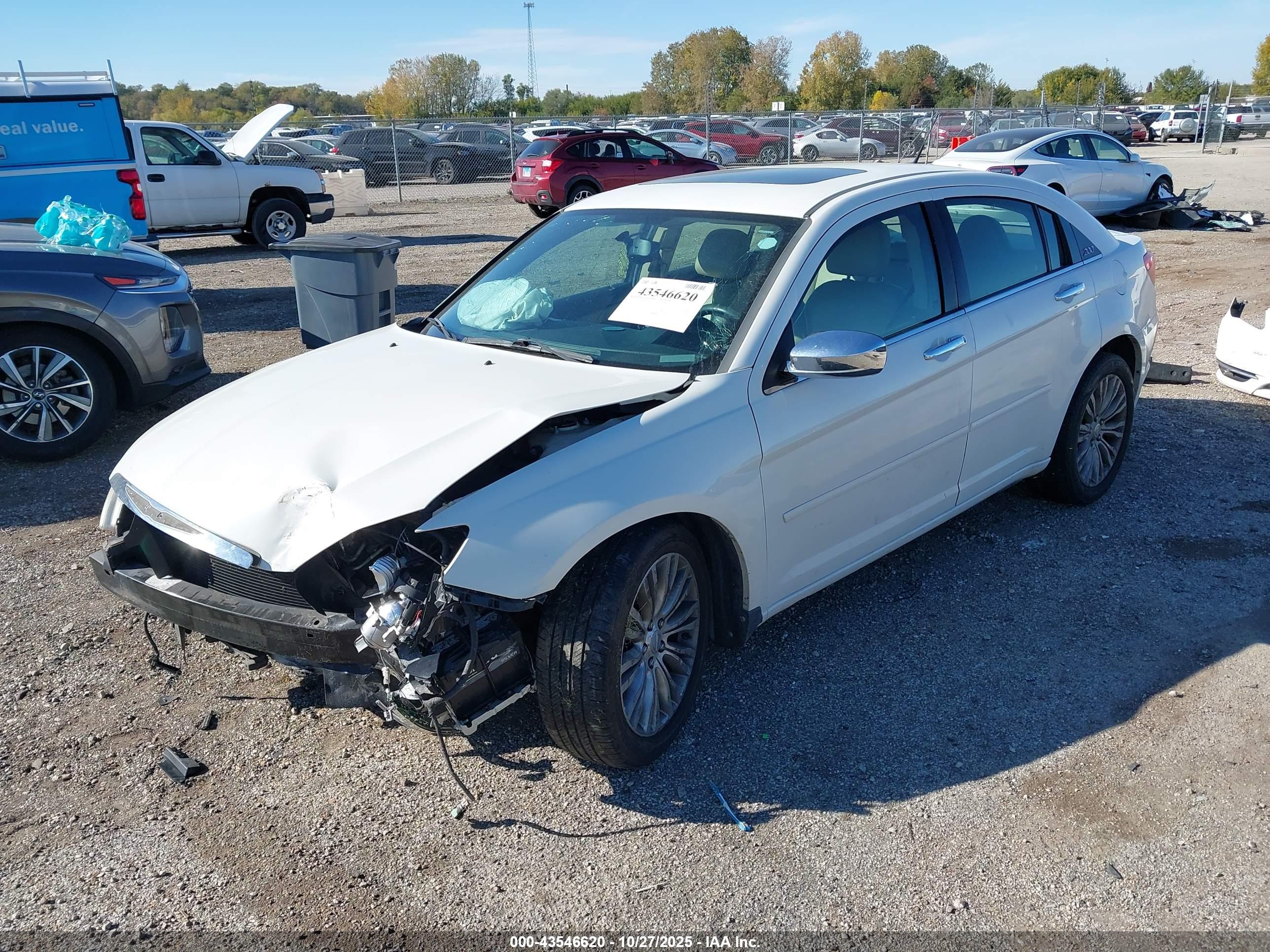 CHRYSLER 200 image 2