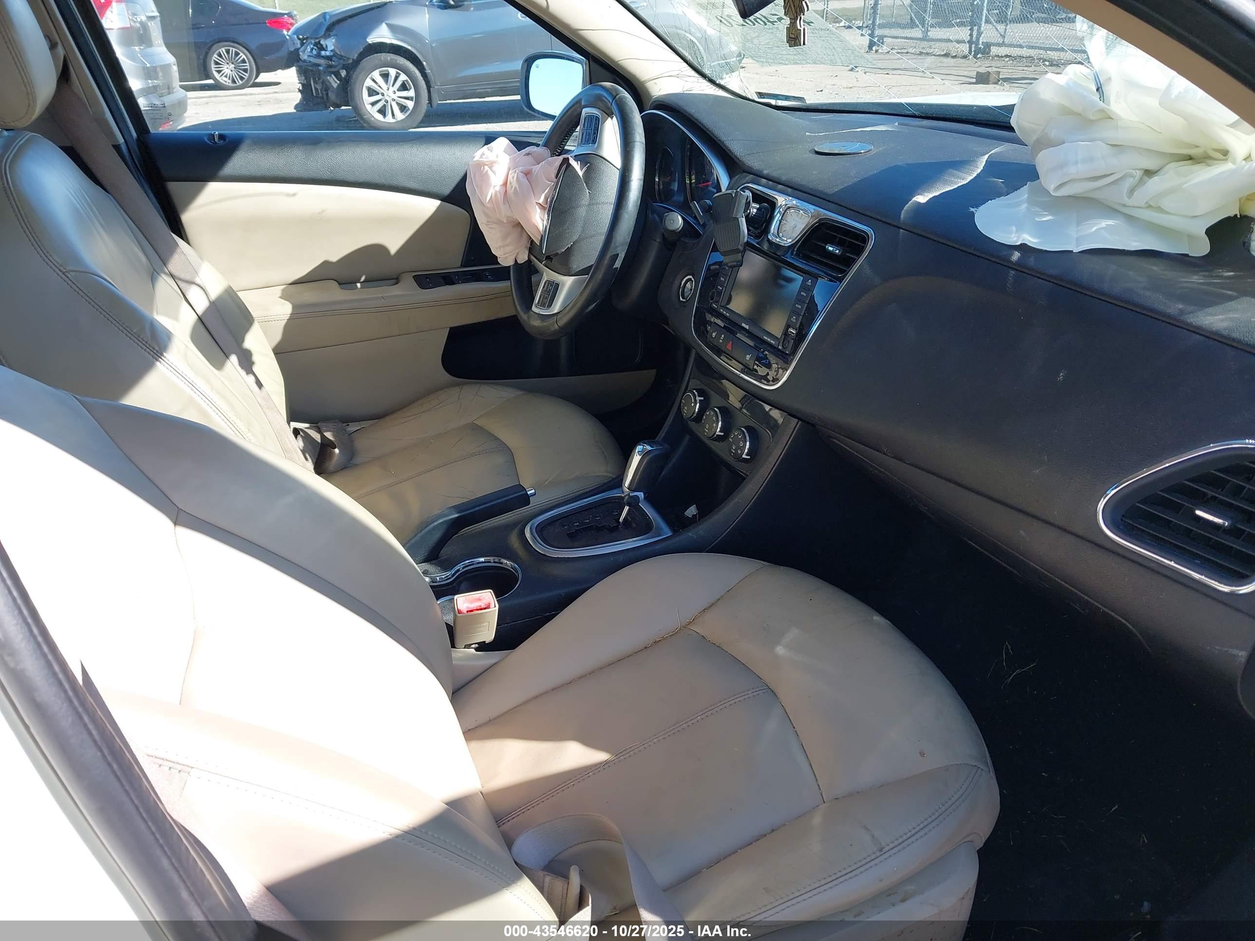 CHRYSLER 200 image 5