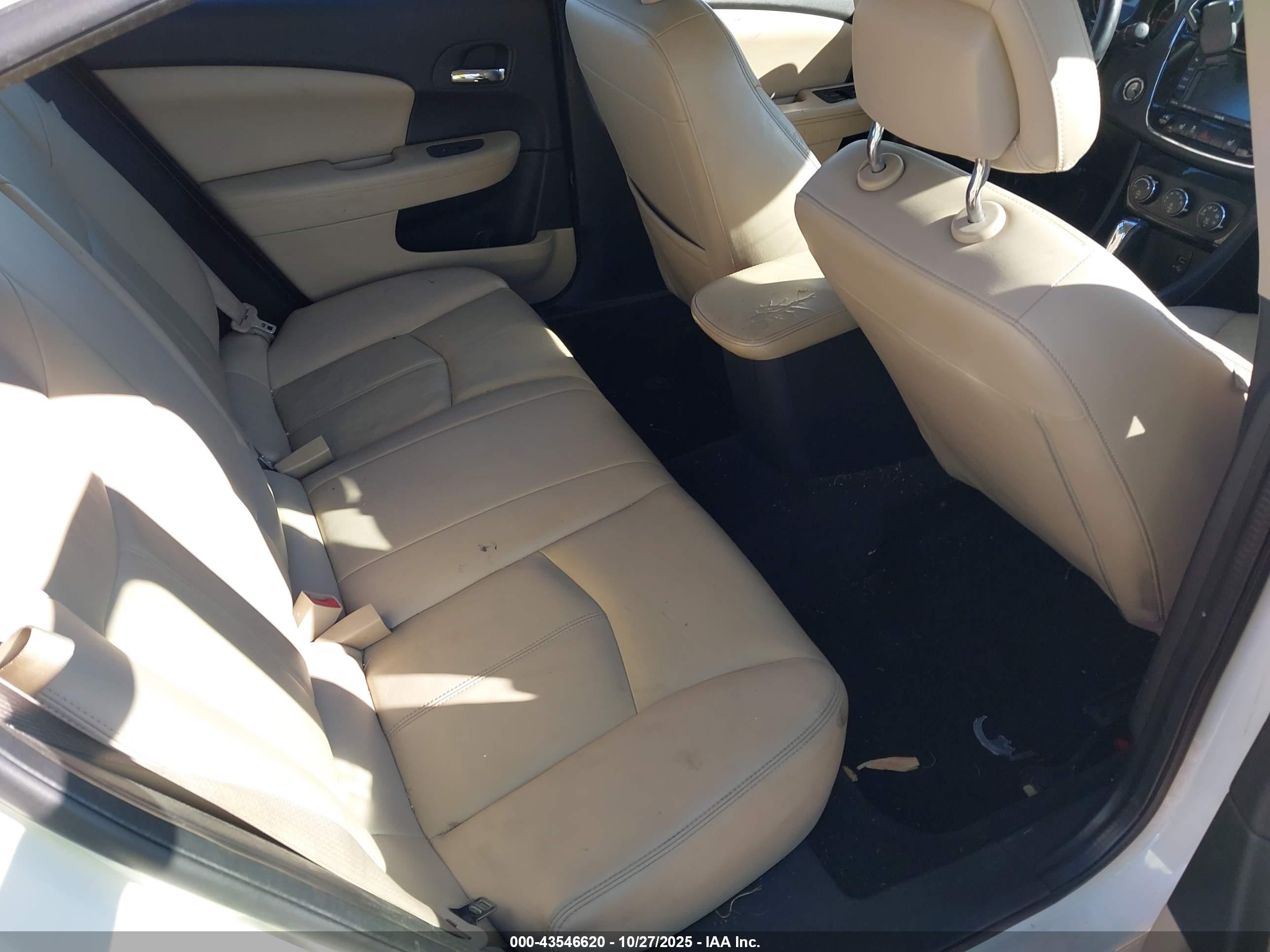 CHRYSLER 200 image 8